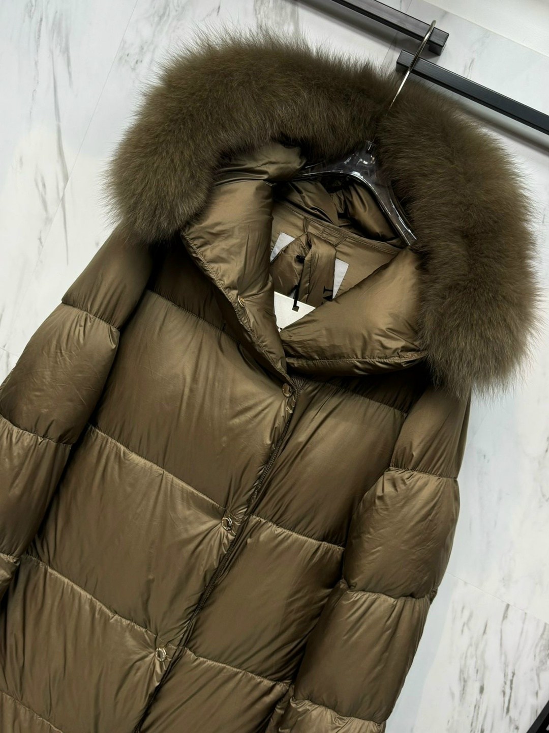 пуховик длинный серый с натуральным мехом чернобурки,пуховик с натуральным мехом чернобурки и капюшоном romana furs,пуховик женский с натуральным мехом,пуховик с натуральным мехом чернобурки длина 125