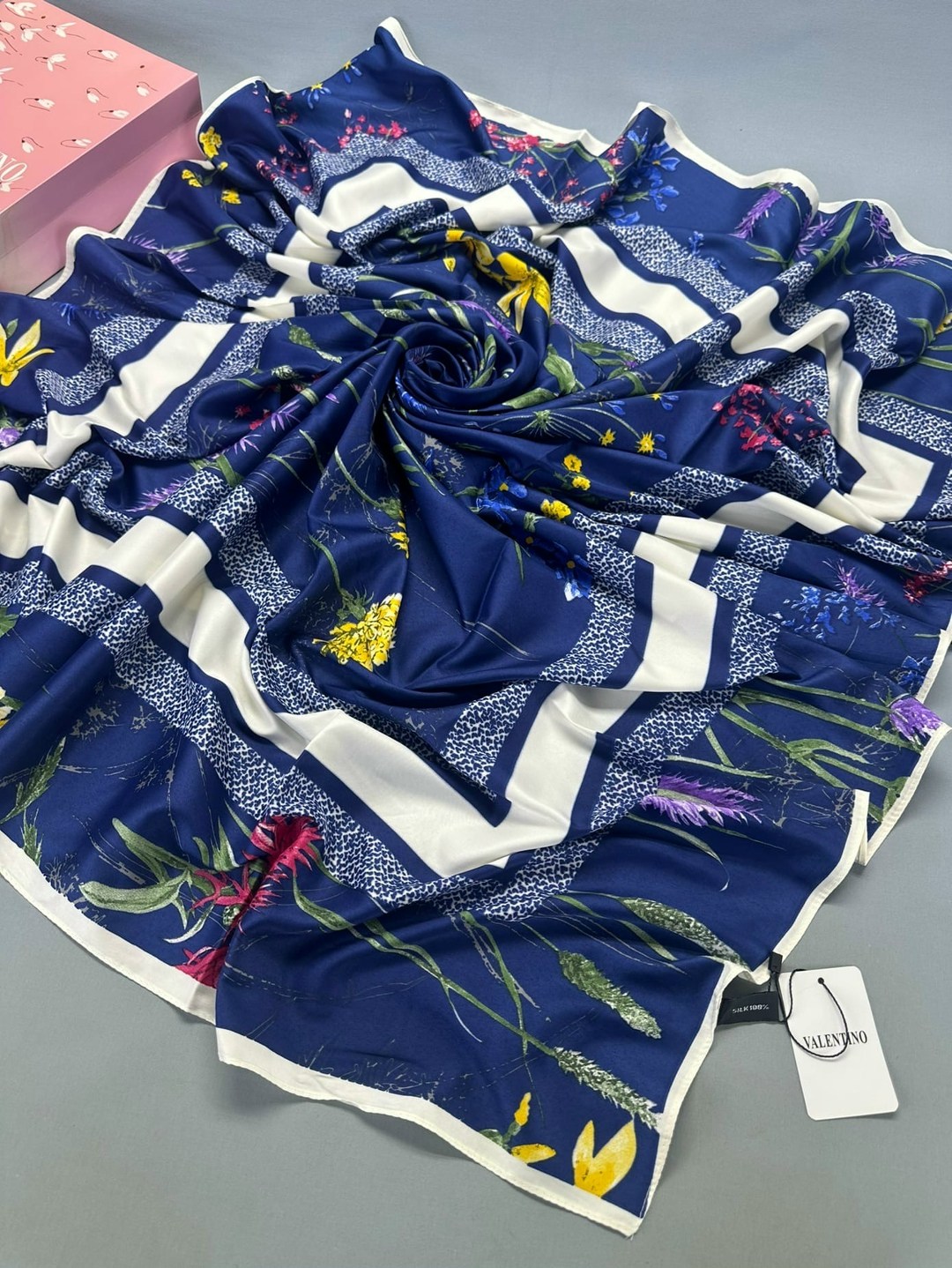 брендовый платок,шелковые платки,шарфы и платки,платки женские,платок женский шелковый