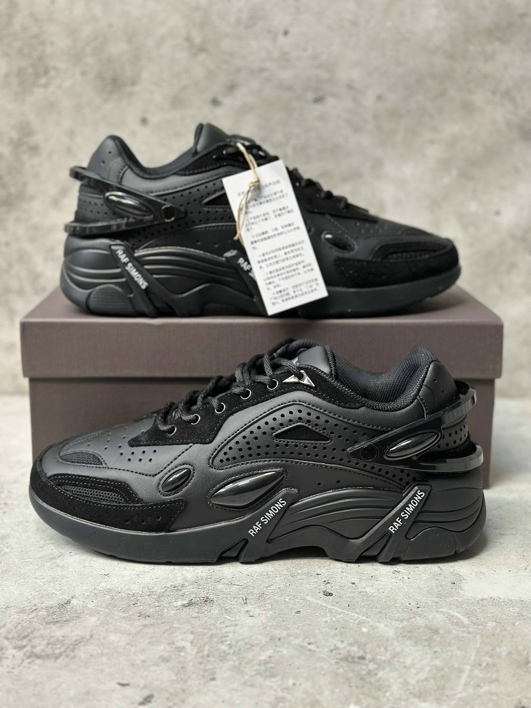 кроссовки adidas ozweego 2 x raf simons цвет черный,кроссовки raf simons cylon-21 черный,кроссовки raf simons (runner) cylon-21,adidas ozweego 2 x raf simons,черные кроссовки pharaxus raf simons