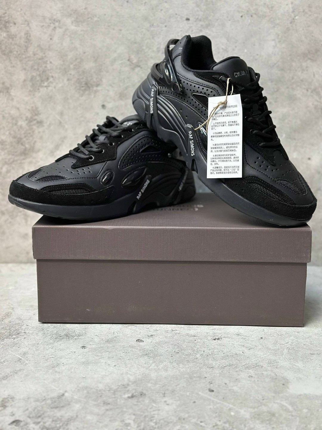 кроссовки adidas ozweego 2 x raf simons цвет черный,кроссовки raf simons cylon-21 черный,кроссовки raf simons (runner) cylon-21,adidas ozweego 2 x raf simons,черные кроссовки pharaxus raf simons