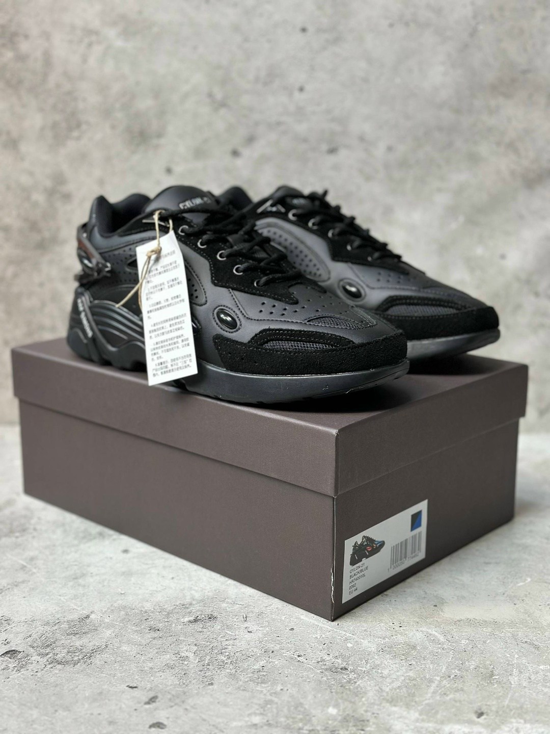 кроссовки adidas ozweego 2 x raf simons цвет черный,кроссовки raf simons cylon-21 черный,кроссовки raf simons (runner) cylon-21,adidas ozweego 2 x raf simons,черные кроссовки pharaxus raf simons