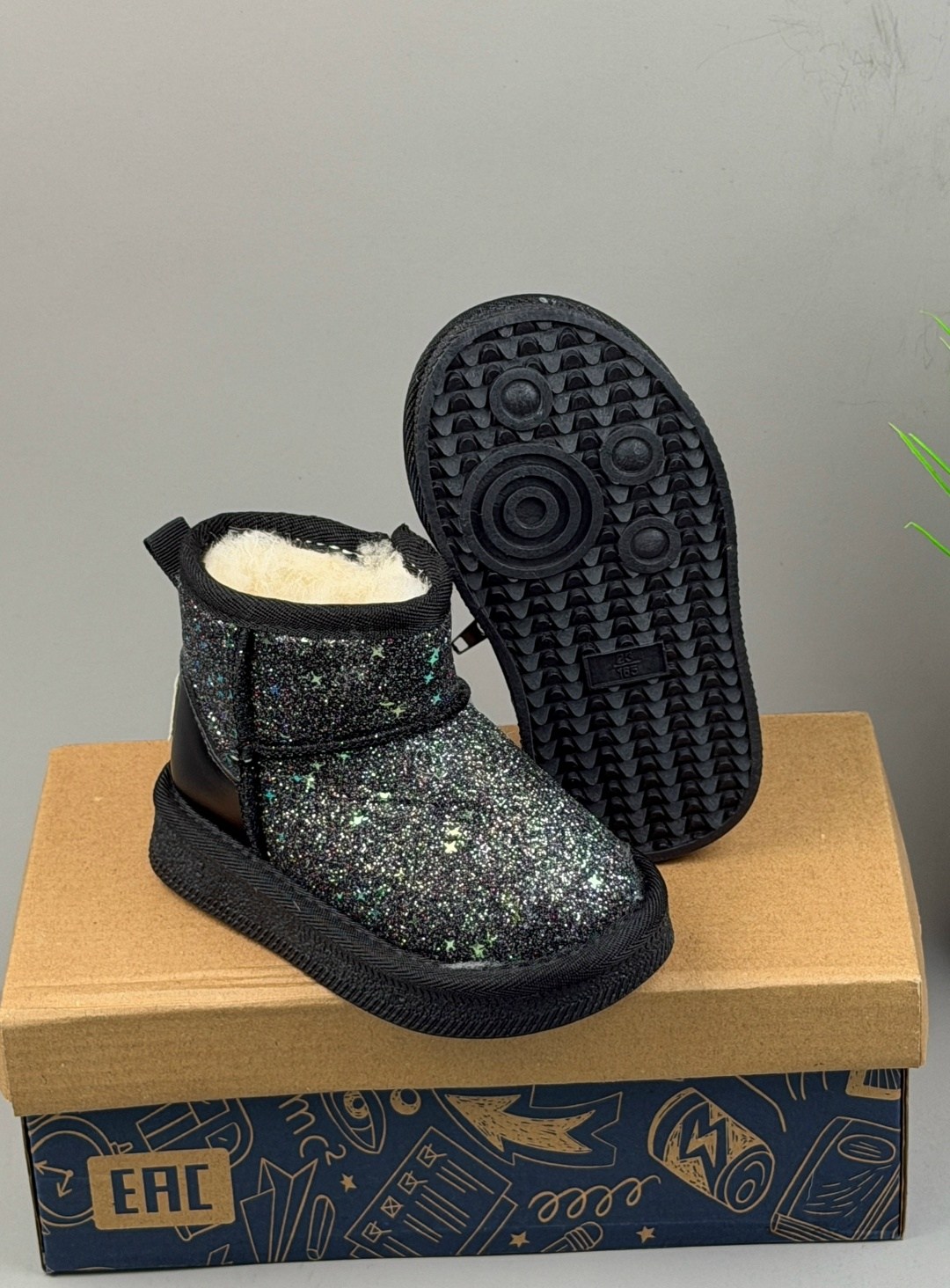 ,ботинки для девочек зимние,угги детские,сапожки с пайетками,детские сапожки с пайетками