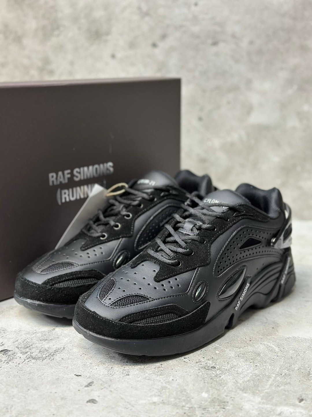 кроссовки adidas ozweego 2 x raf simons цвет черный,кроссовки raf simons cylon-21 черный,кроссовки raf simons (runner) cylon-21,adidas ozweego 2 x raf simons,черные кроссовки pharaxus raf simons
