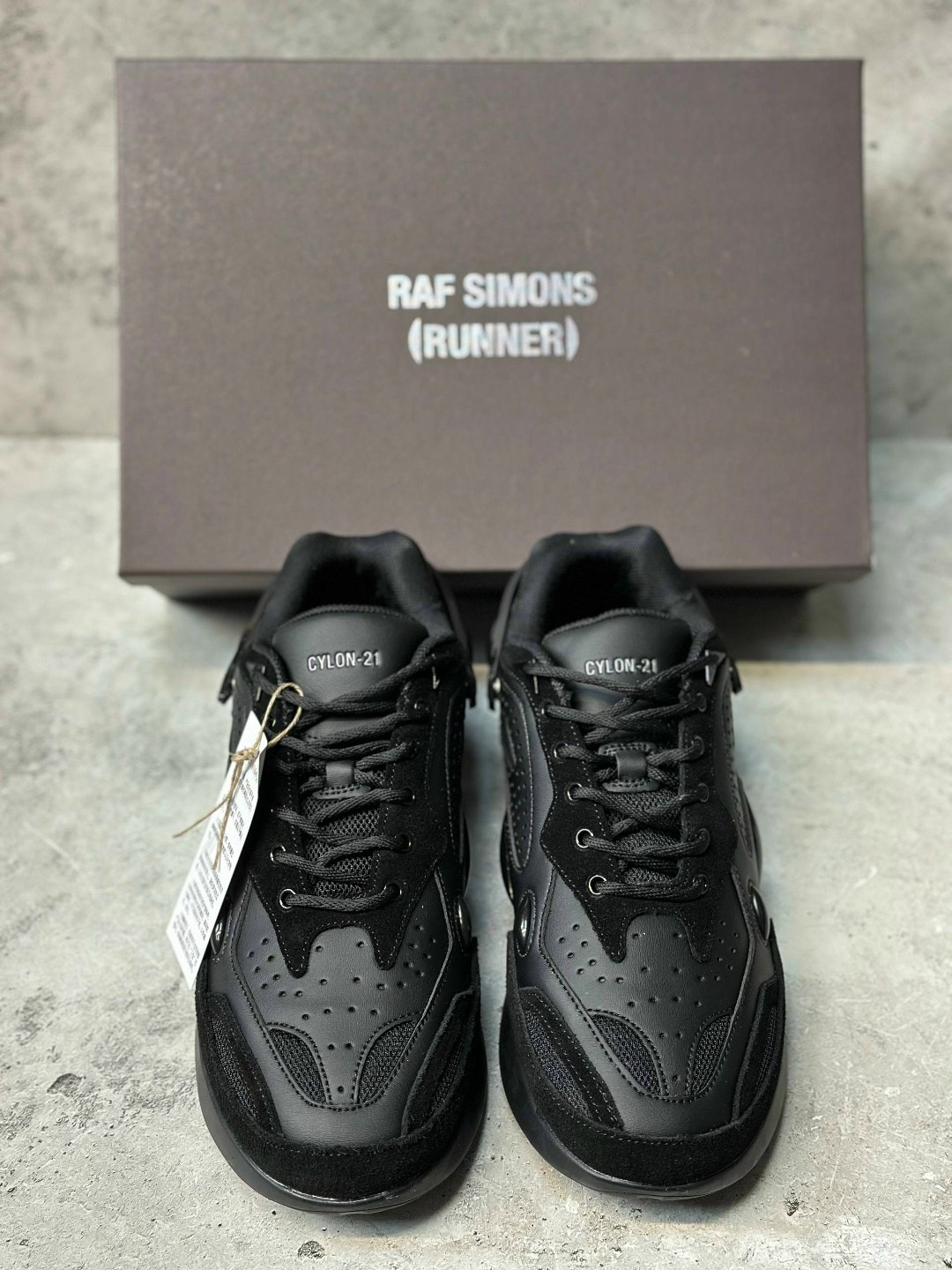 кроссовки adidas ozweego 2 x raf simons цвет черный,кроссовки raf simons cylon-21 черный,кроссовки raf simons (runner) cylon-21,adidas ozweego 2 x raf simons,черные кроссовки pharaxus raf simons