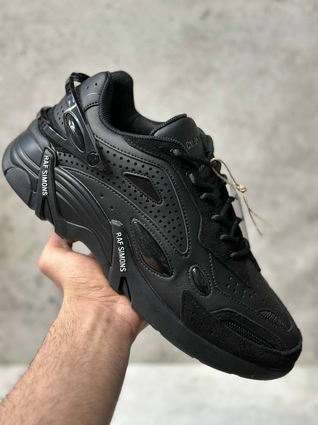 кроссовки adidas ozweego 2 x raf simons цвет черный,кроссовки raf simons cylon-21 черный,кроссовки raf simons (runner) cylon-21,adidas ozweego 2 x raf simons,черные кроссовки pharaxus raf simons