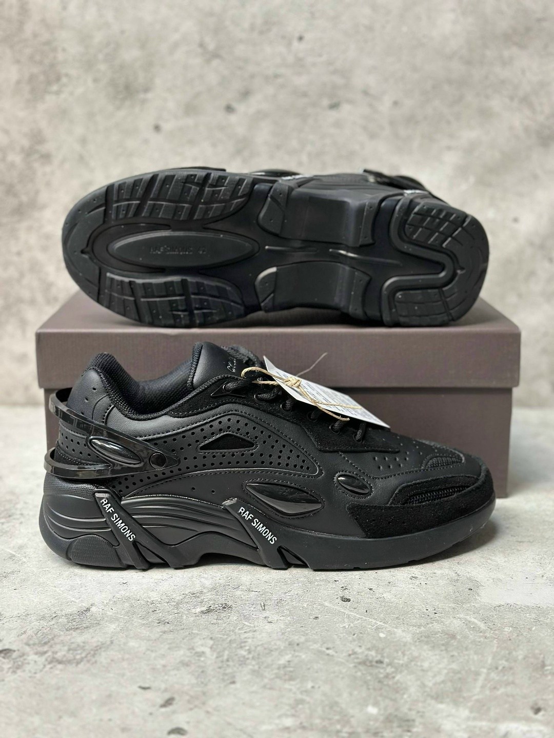 кроссовки adidas ozweego 2 x raf simons цвет черный,кроссовки raf simons cylon-21 черный,кроссовки raf simons (runner) cylon-21,adidas ozweego 2 x raf simons,черные кроссовки pharaxus raf simons