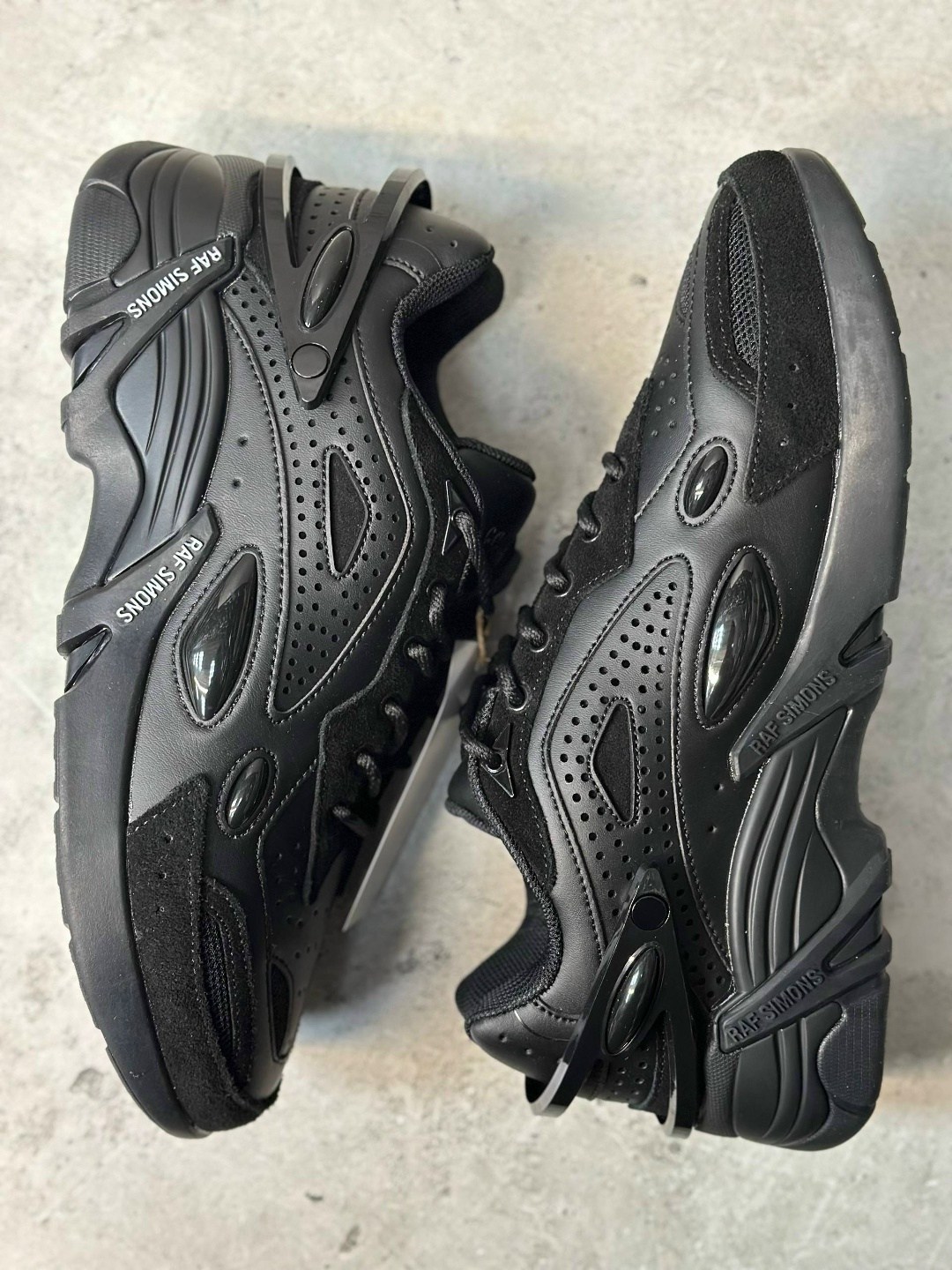 кроссовки adidas ozweego 2 x raf simons цвет черный,кроссовки raf simons cylon-21 черный,кроссовки raf simons (runner) cylon-21,adidas ozweego 2 x raf simons,черные кроссовки pharaxus raf simons