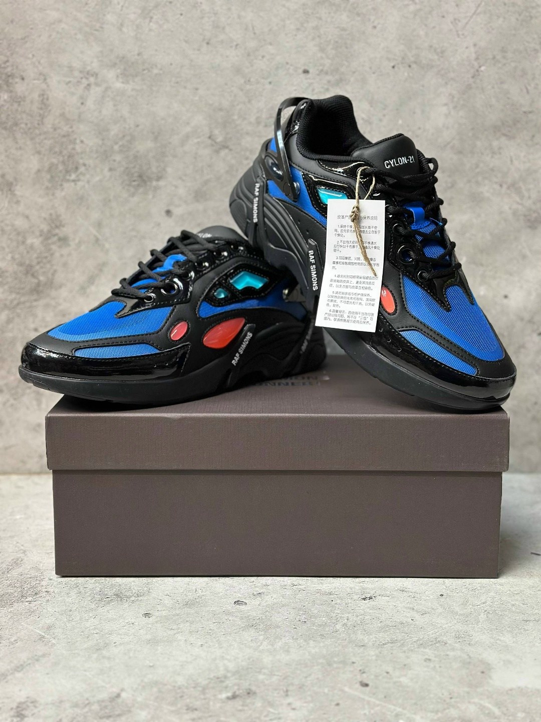 черные кроссовки cylon-21 raf simons,raf simons cylon-21 sneaker black & blue,кроссовки raf simons cylon-21 sneaker,raf simons cylon-21 кроссовки,кроссовки raf simons cylon-21 'black blue'