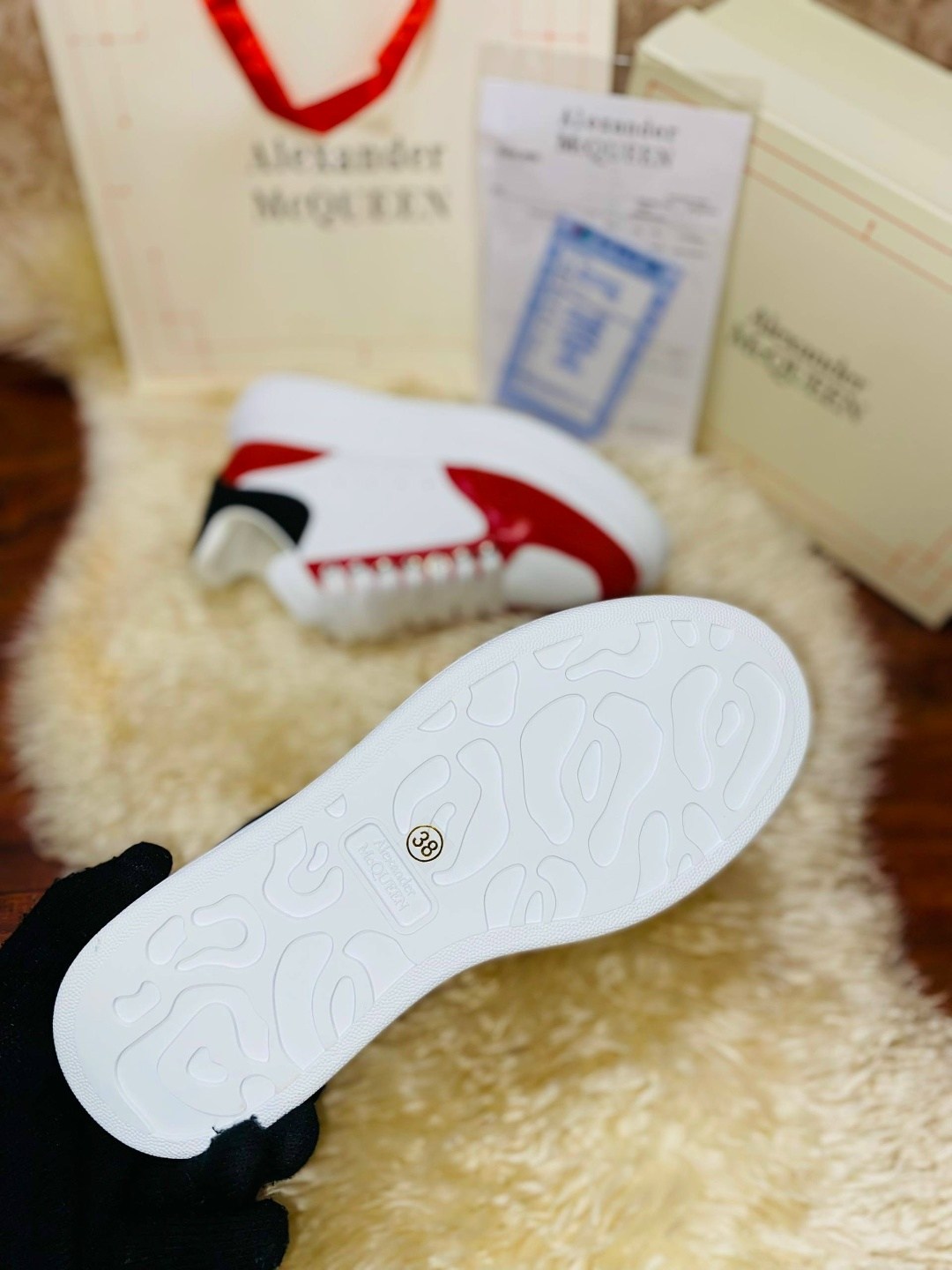 кроссовки alexander mcqueen,alexander mcqueen женские кроссовки красный цвет,кеды alexander mcqueen,alexander mcqueen кроссовки мужские,alexander mcqueen кроссовки женские