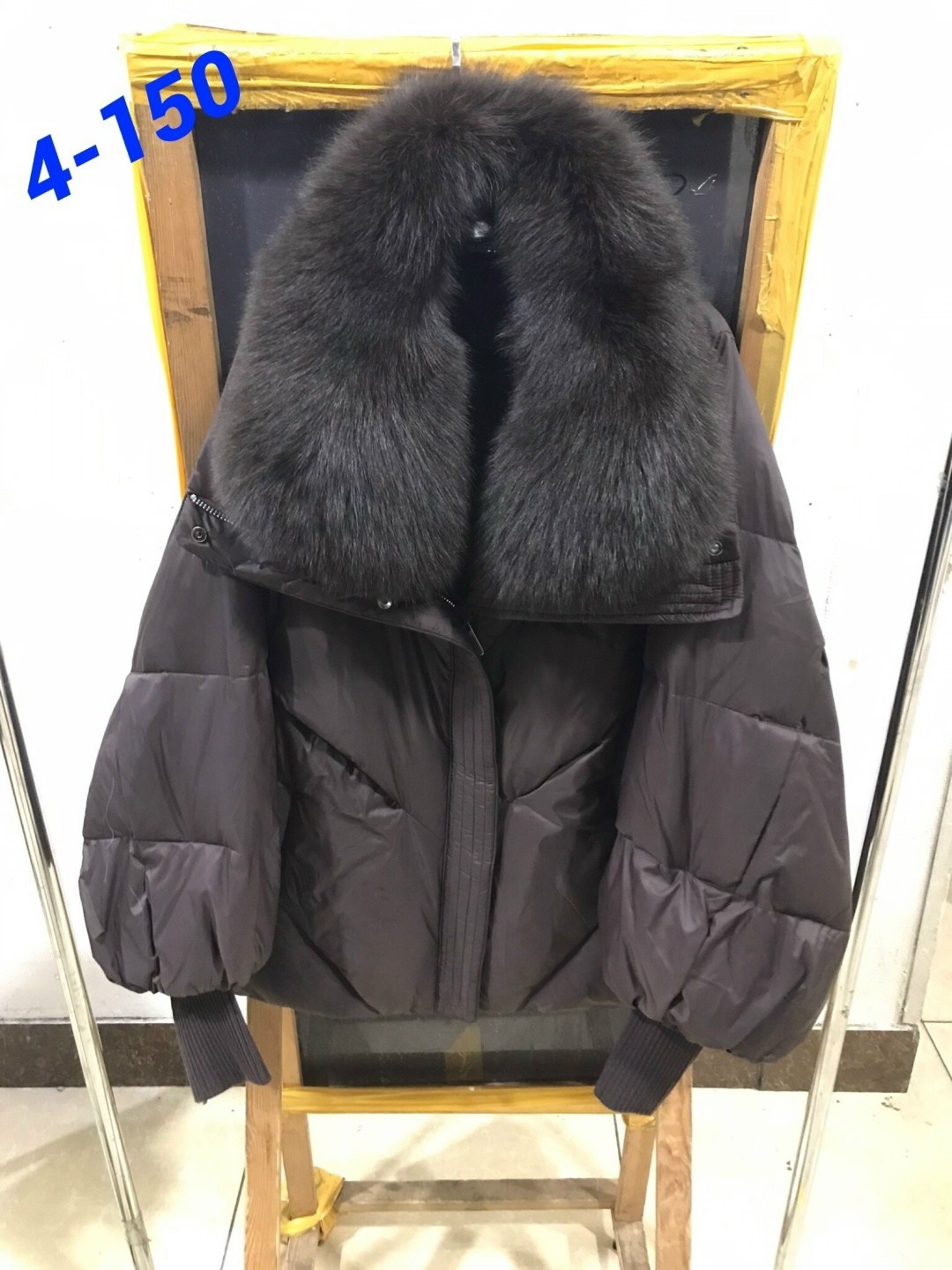 женский пуховик с меховым воротником,пуховик,женская куртка с натуральным мехом,пуховик с натуральным мехом,женские пуховики