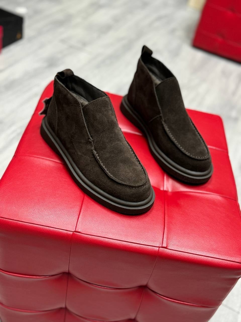 ,лоферы мужские высокие деловые туфли без застежки замша плоская подошва,замшевые ботинки лоро пиано,мужские замшевые лоферы,замшевые ботинки