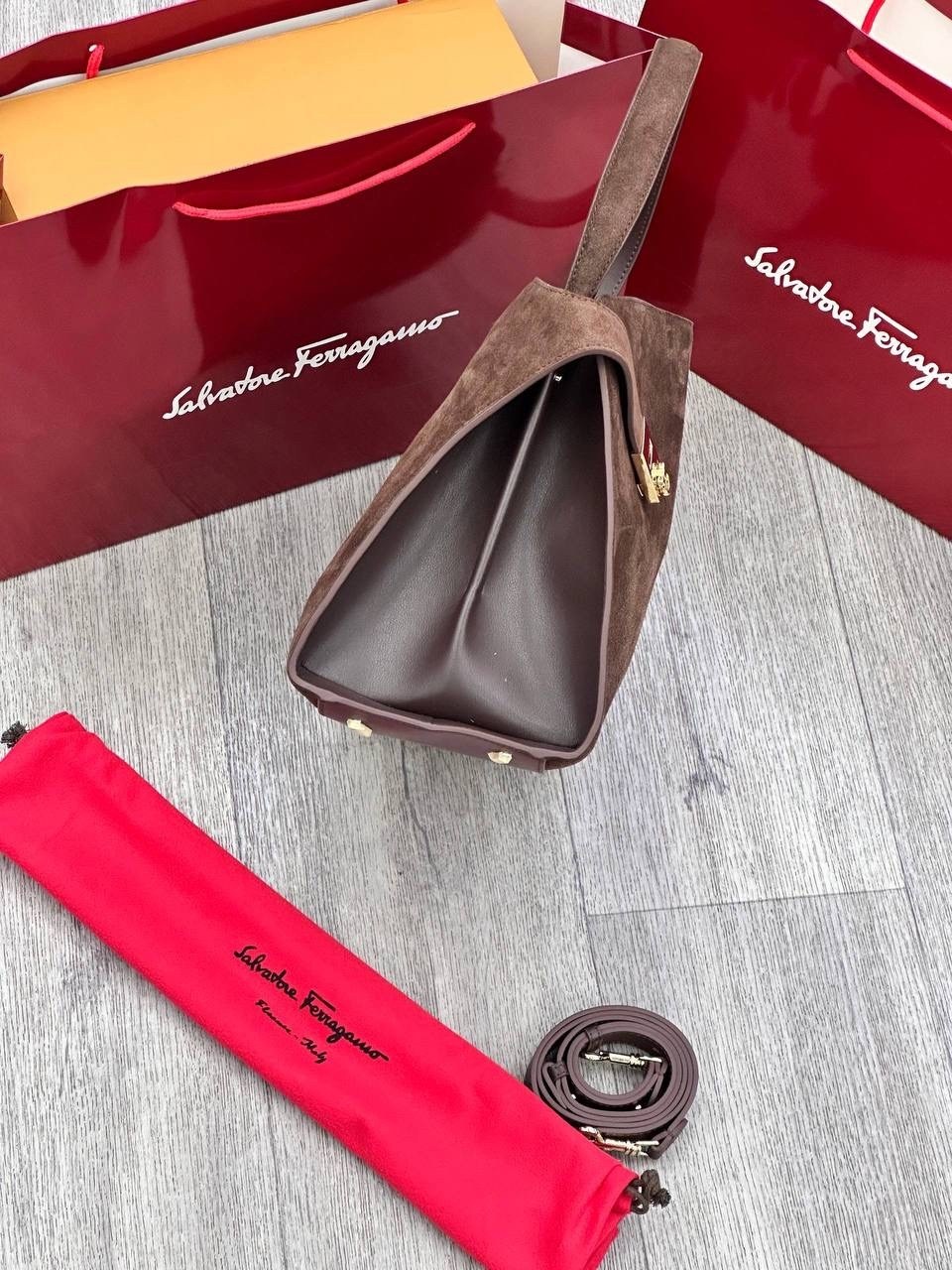 замшевая сумка,роскошная сумка из замши balenciaga rodeo,сумка salvatore ferragamo,сумка женская замшевая,женская брендовая сумка