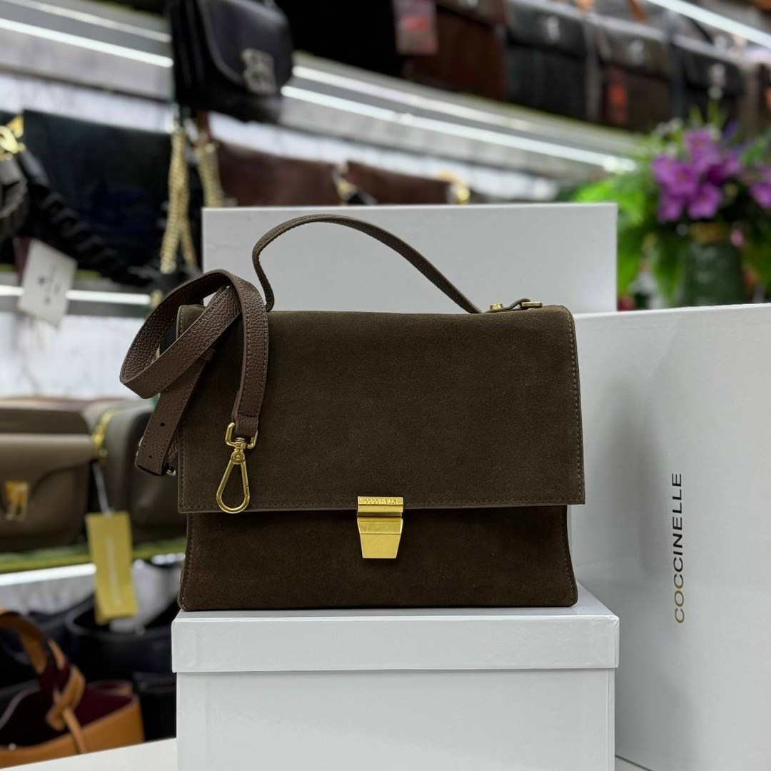 сумка coccinelle натуральная замша,сумка coccinelle,сумка замшевая,женская замшевая сумка,женская замшевая матовая сумка-кроссбоди vieline