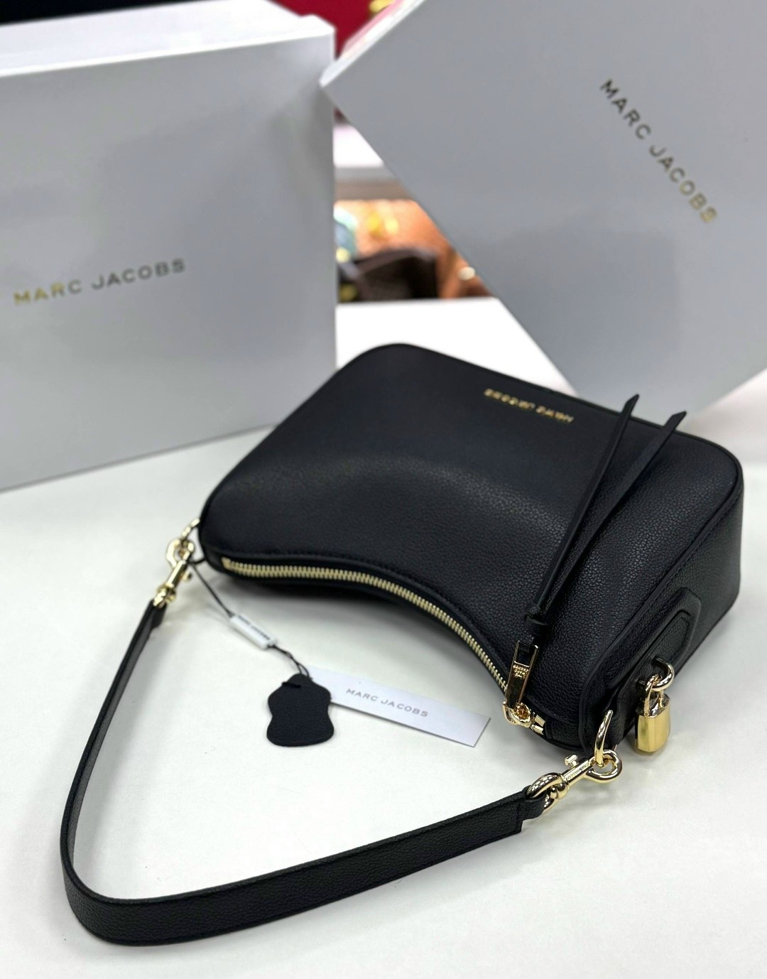 сумка-хобо через плечо marc jacobs,marc jacobs сумка женская,сумка marc jacobs,сумка-хобо через плечо marc jacobs (24х17х8 см),сумка marc jacobs натуральная кожа