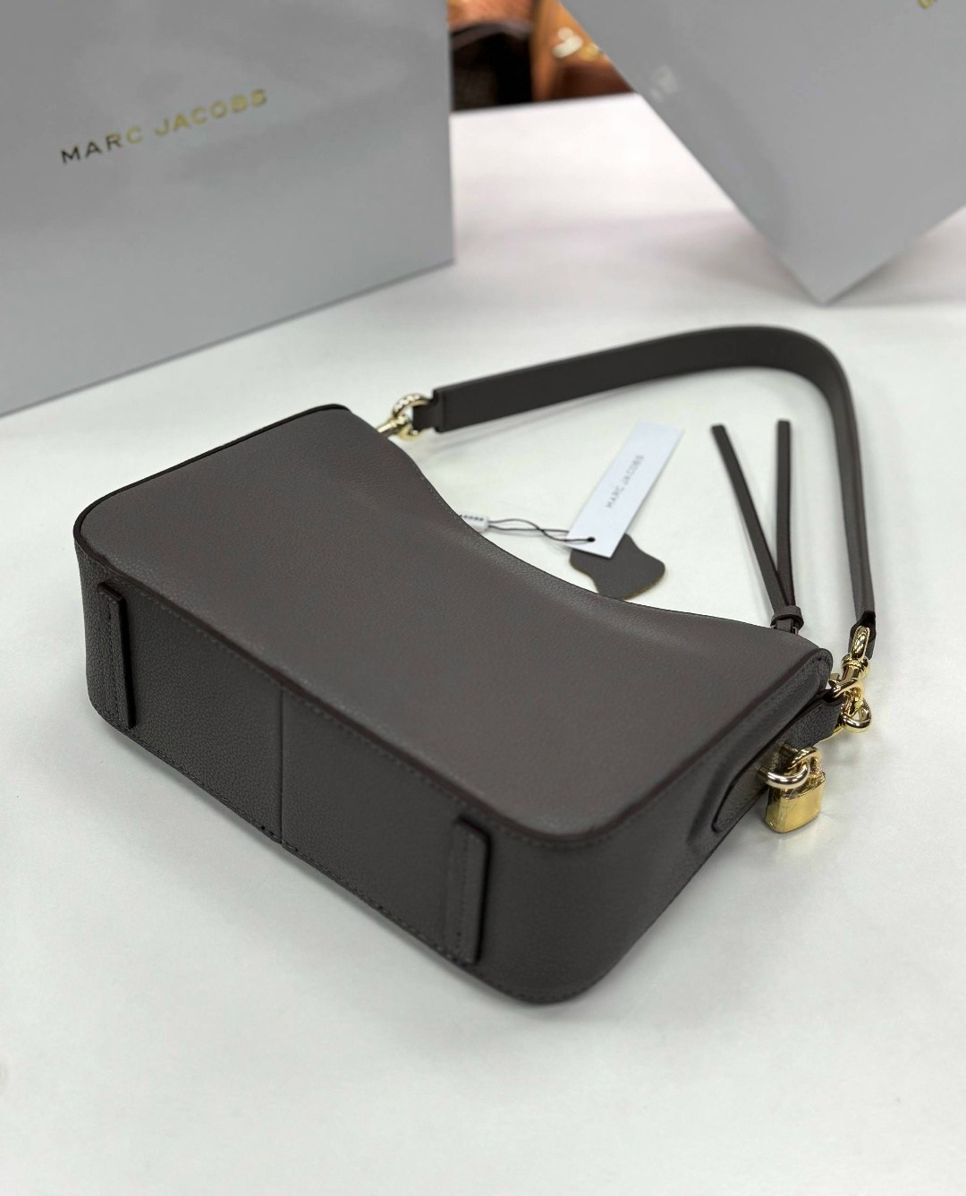 сумка-хобо через плечо marc jacobs,marc jacobs сумка женская,сумка через плечо marc jacobs,женская сумка через плечо marc jacobs,сумка-хобо от marc jacobs из натуральной кожи