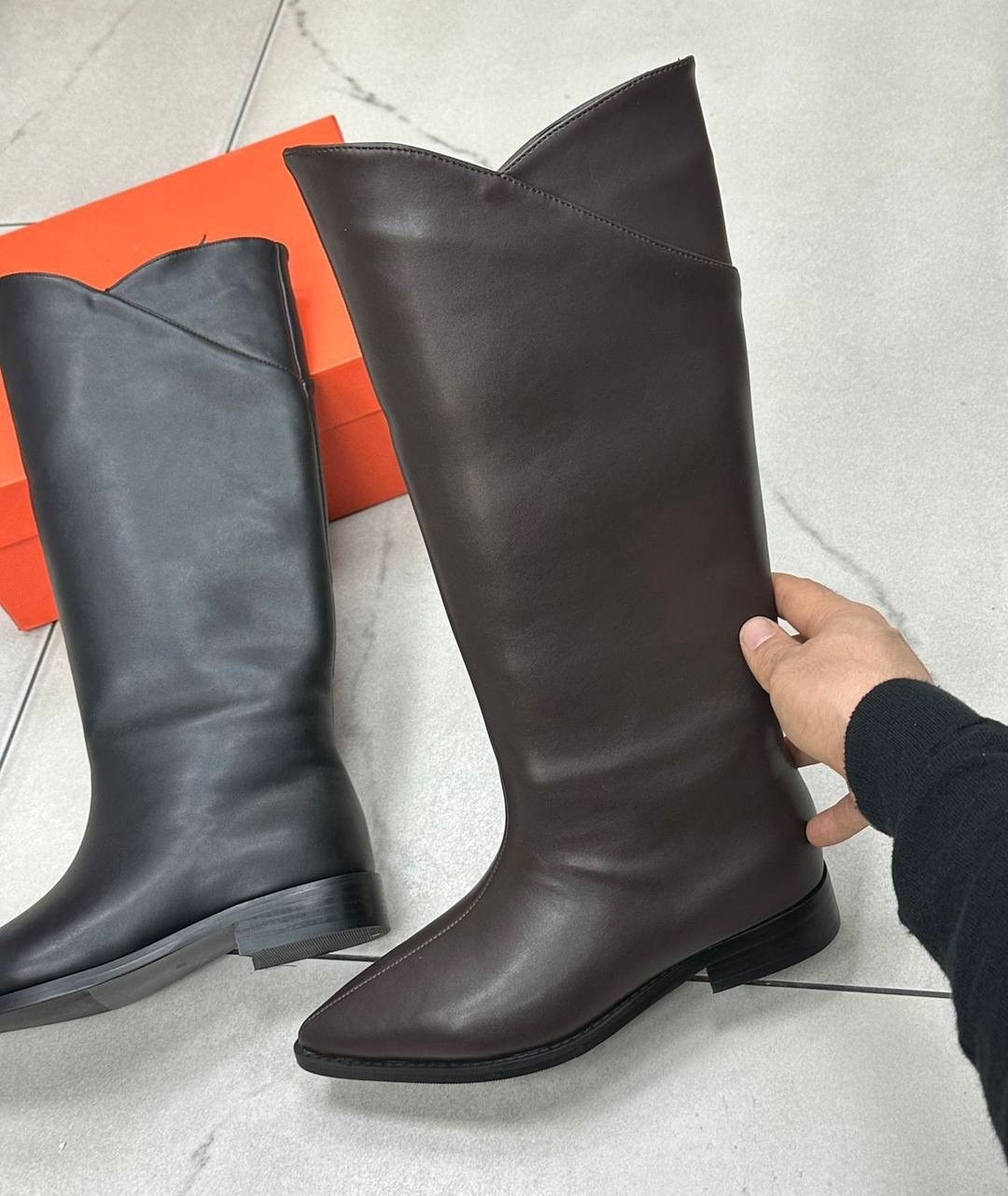 женские кожаные сапоги hermes чёрного цвета,сапоги hermes жокейские,hermes сапоги женские,сапоги hermes,сапоги