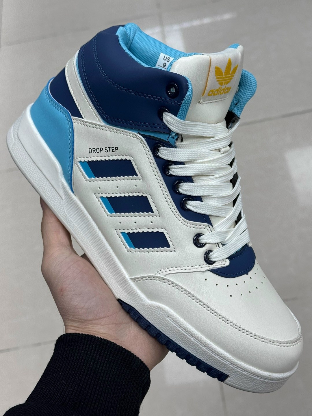 кроссовки зимние adidas,зимние кроссовки adidas hoops 2.0 mid белые,высокие кожаные кроссовки адидас,кроссовки adidas,мужские кроссовки adidas