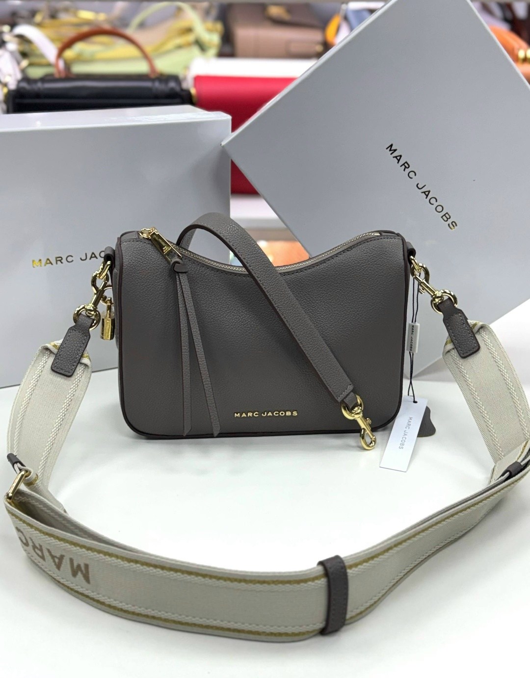 сумка-хобо через плечо marc jacobs,marc jacobs сумка женская,сумка через плечо marc jacobs,женская сумка через плечо marc jacobs,сумка-хобо от marc jacobs из натуральной кожи