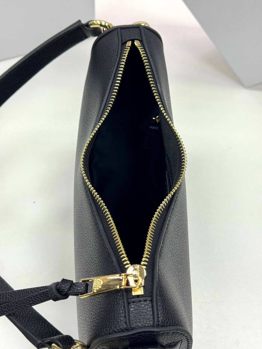 сумка-хобо через плечо marc jacobs,marc jacobs сумка женская,сумка marc jacobs,сумка-хобо через плечо marc jacobs (24х17х8 см),сумка marc jacobs натуральная кожа