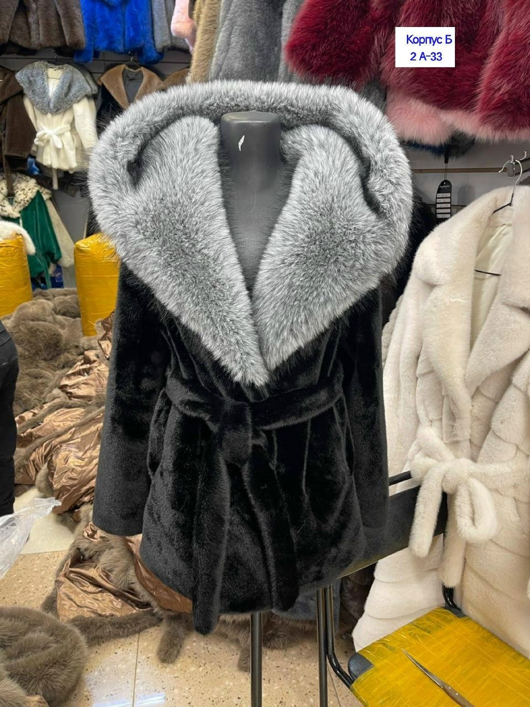 шуба из мутона с капюшоном, отделка блюфрост,шуба из мутона,мутоновая шуба с чернобуркой,мутоновая шуба с песцовым воротником,шуба с песцовым воротником