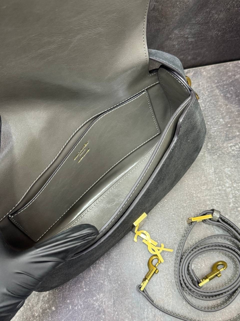 замшевая сумка yves saint laurent 29x18 см,сумка yves saint laurent,сумка женская yves saint laurent,сумка saint laurent,сумка yves saint laurent из натуральной замши