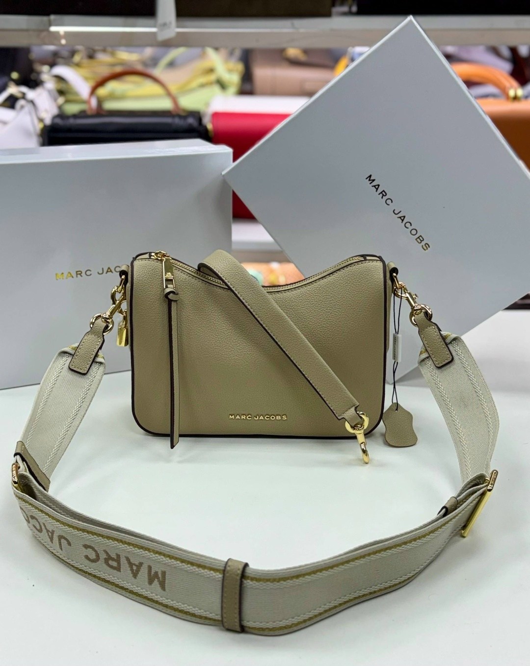 marc jacobs сумка женская,сумка-хобо через плечо marc jacobs,сумка-хобо от marc jacobs из натуральной кожи,сумка marc jacobs натуральная кожа,сумка marc jacobs