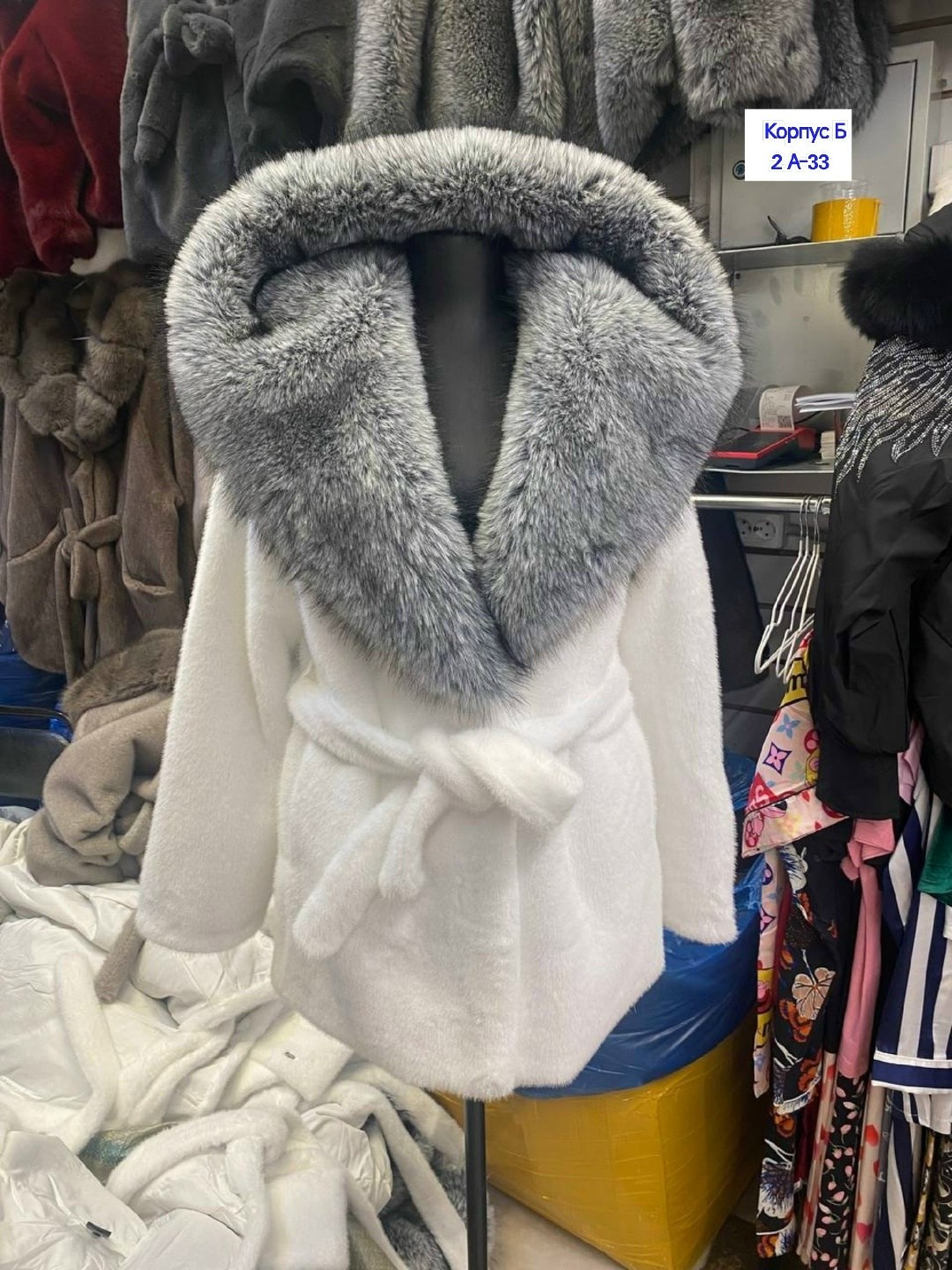 шуба из мутона с капюшоном, отделка блюфрост,шуба из мутона,мутоновая шуба с чернобуркой,мутоновая шуба с песцовым воротником,шуба с песцовым воротником