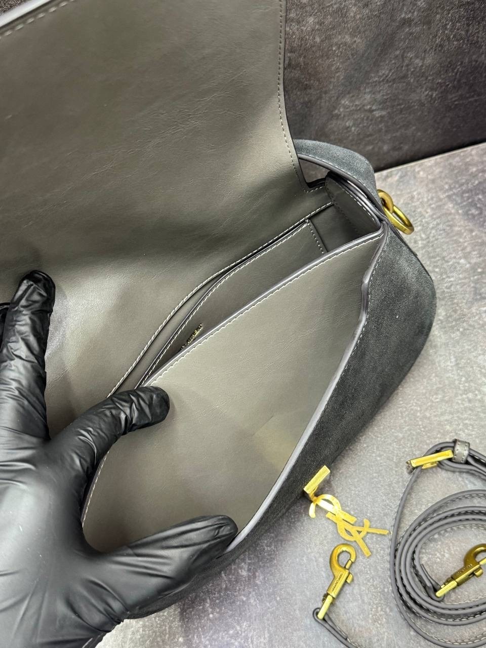 замшевая сумка yves saint laurent 29x18 см,сумка yves saint laurent,сумка женская yves saint laurent,сумка saint laurent,сумка yves saint laurent из натуральной замши