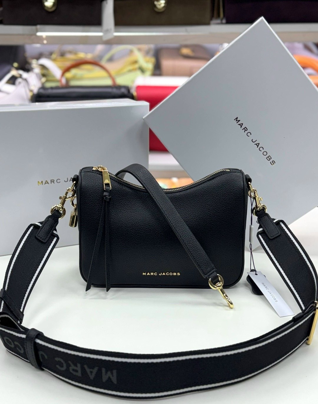 сумка-хобо через плечо marc jacobs,marc jacobs сумка женская,сумка marc jacobs,сумка-хобо через плечо marc jacobs (24х17х8 см),сумка marc jacobs натуральная кожа