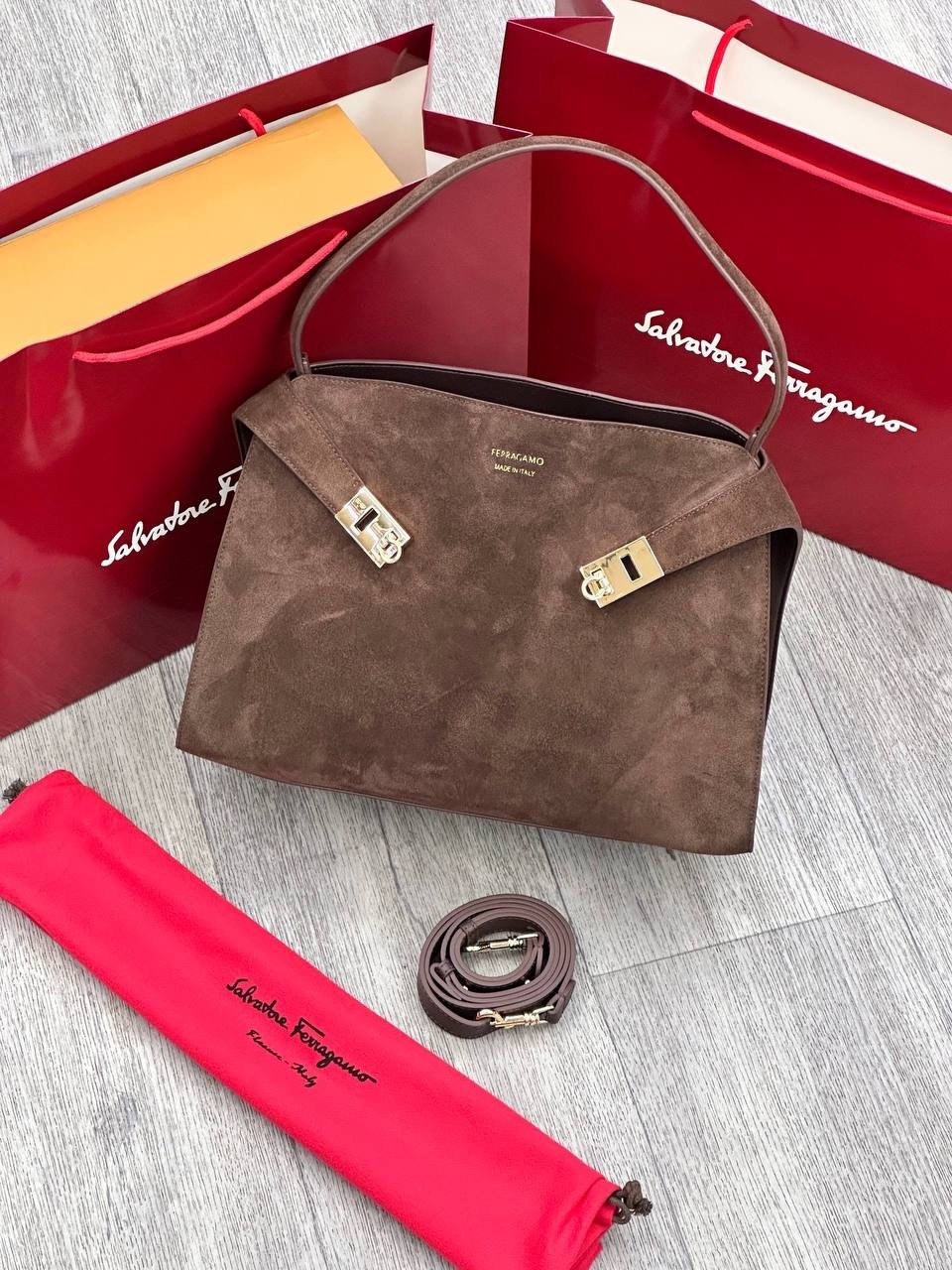 замшевая сумка,роскошная сумка из замши balenciaga rodeo,сумка salvatore ferragamo,сумка женская замшевая,женская брендовая сумка