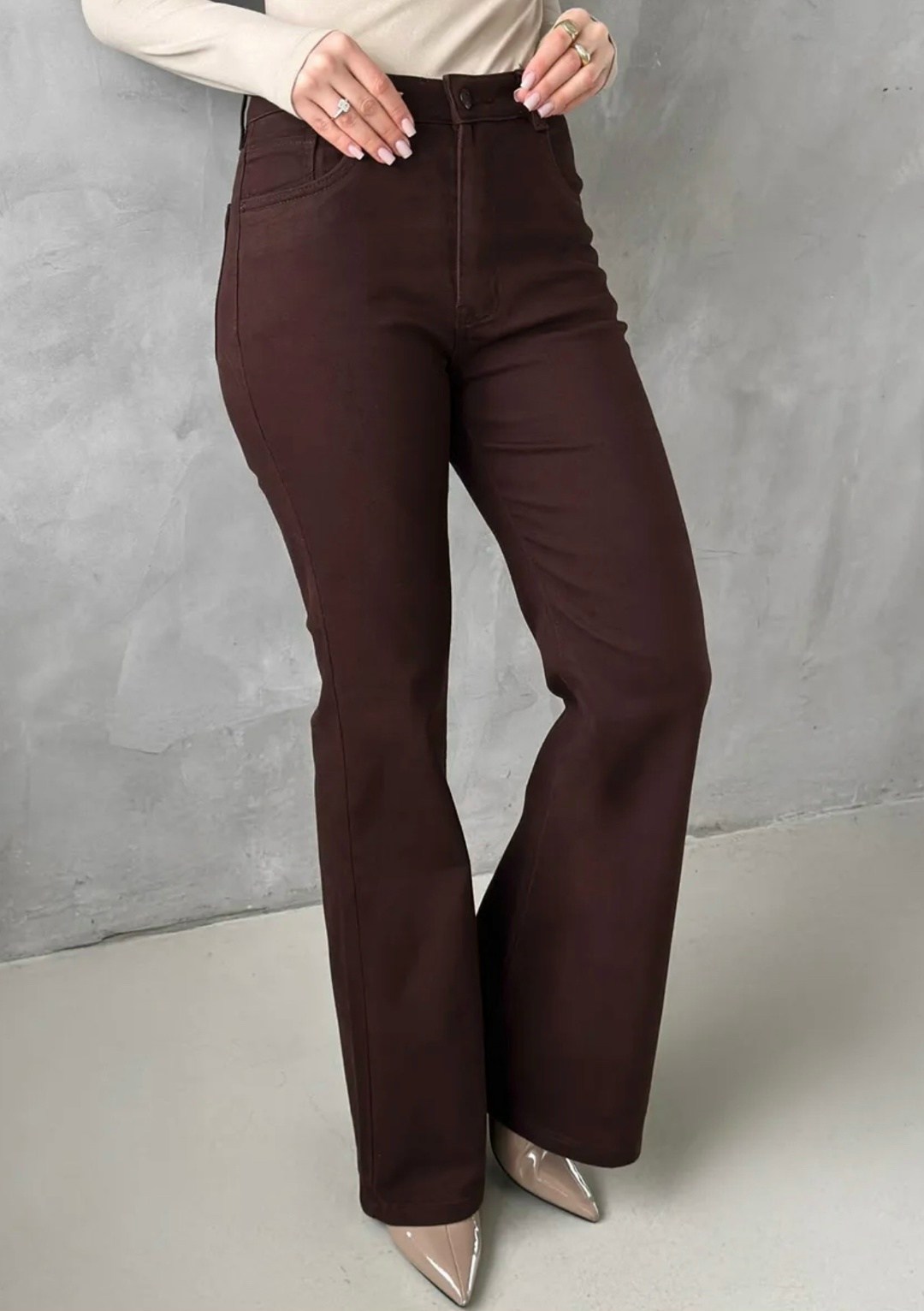 джинсы коричневые,коричневые джинсы клеш женские,женские джинсы коричневые джинсовые расклешенные брюки,коричневые расклешенные джинсы,джинсы клеш женские