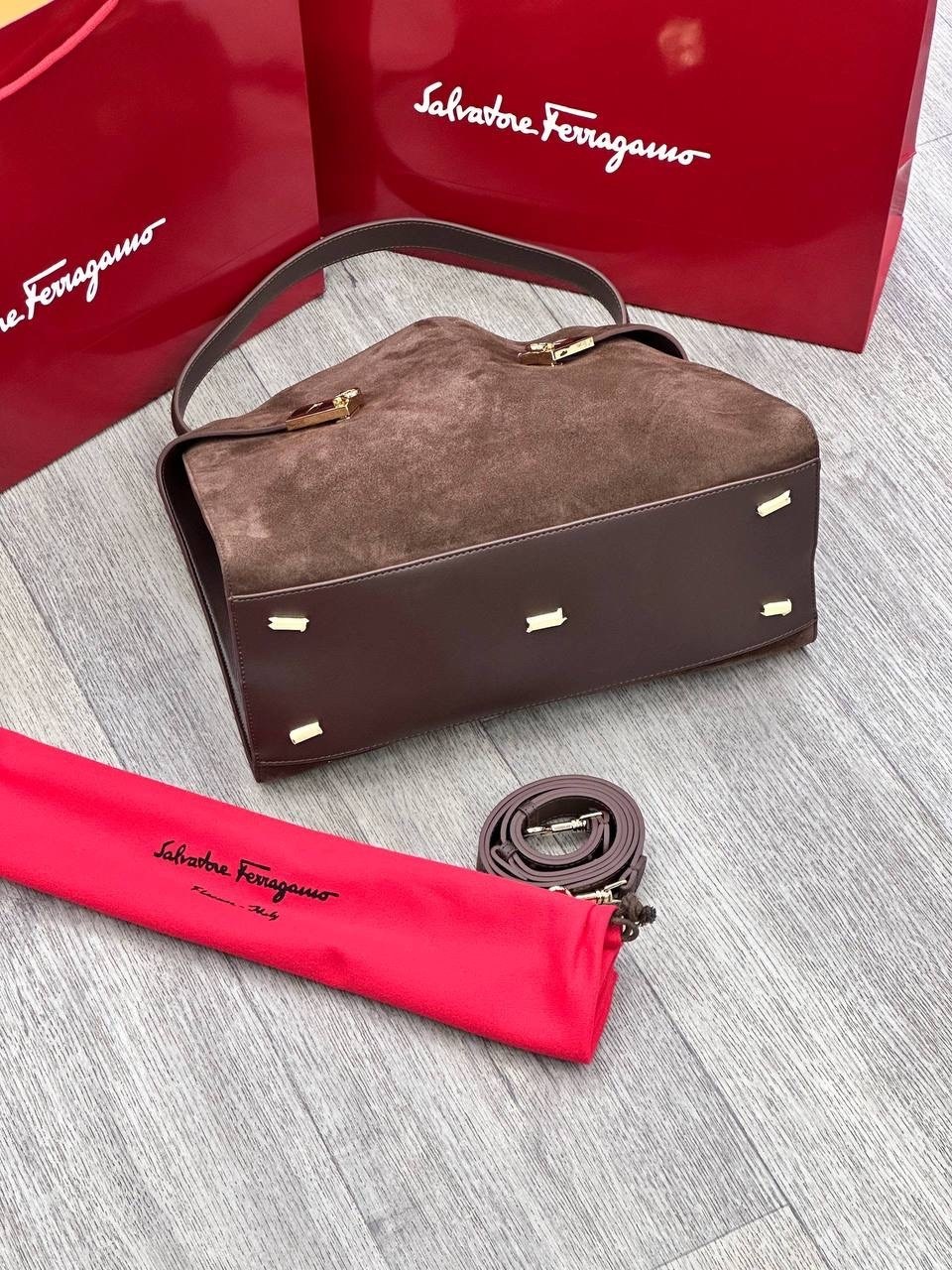 замшевая сумка,роскошная сумка из замши balenciaga rodeo,сумка salvatore ferragamo,сумка женская замшевая,женская брендовая сумка