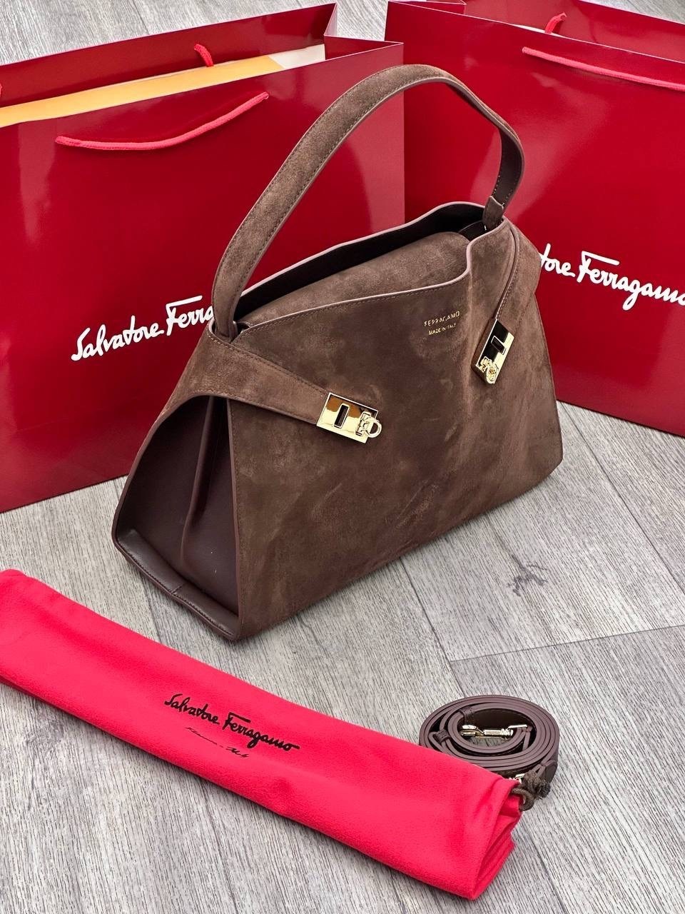 замшевая сумка,роскошная сумка из замши balenciaga rodeo,сумка salvatore ferragamo,сумка женская замшевая,женская брендовая сумка