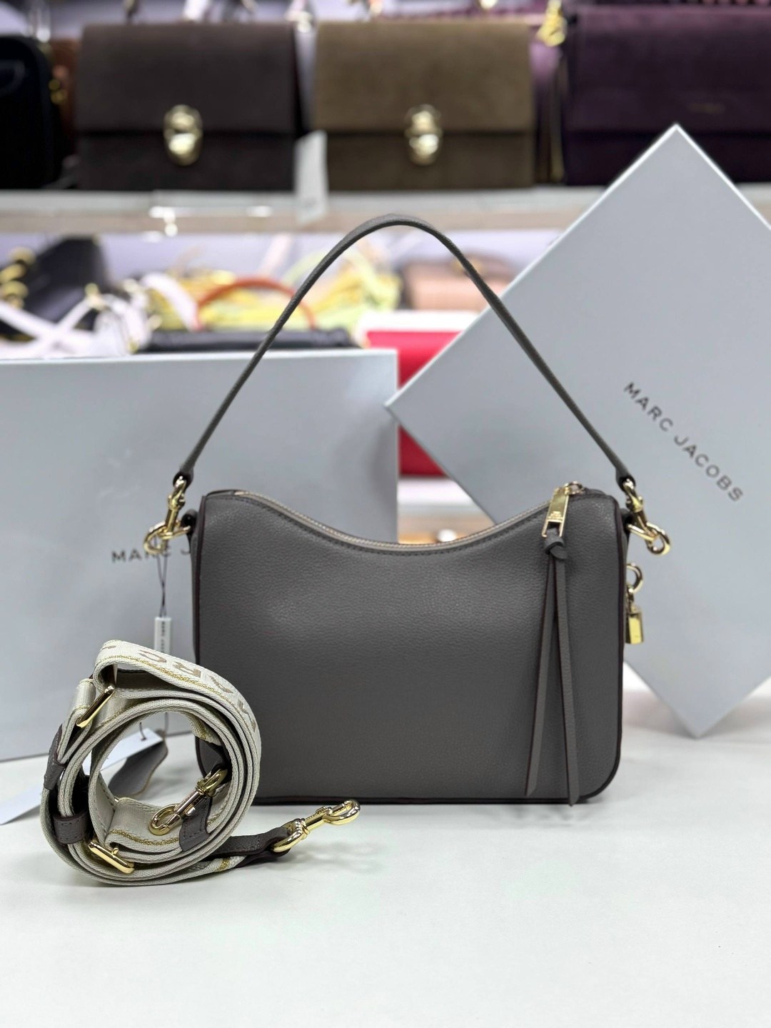 сумка-хобо через плечо marc jacobs,marc jacobs сумка женская,сумка через плечо marc jacobs,женская сумка через плечо marc jacobs,сумка-хобо от marc jacobs из натуральной кожи