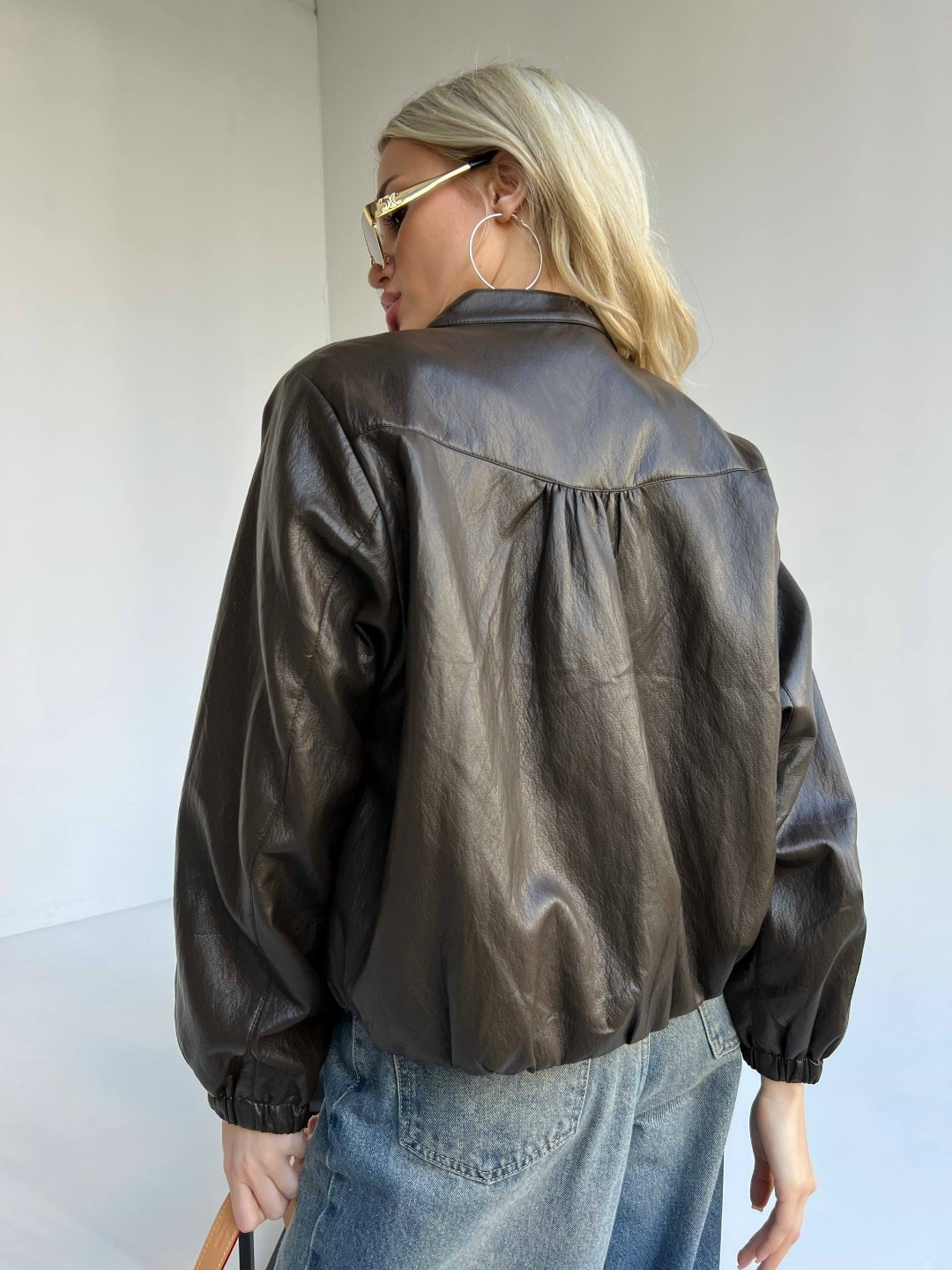 куртка стильная,короткая кожаная куртка женская чёрного цвета,куртка кожаная,бомбер из экокожи женский,куртка бомбер из экокожи