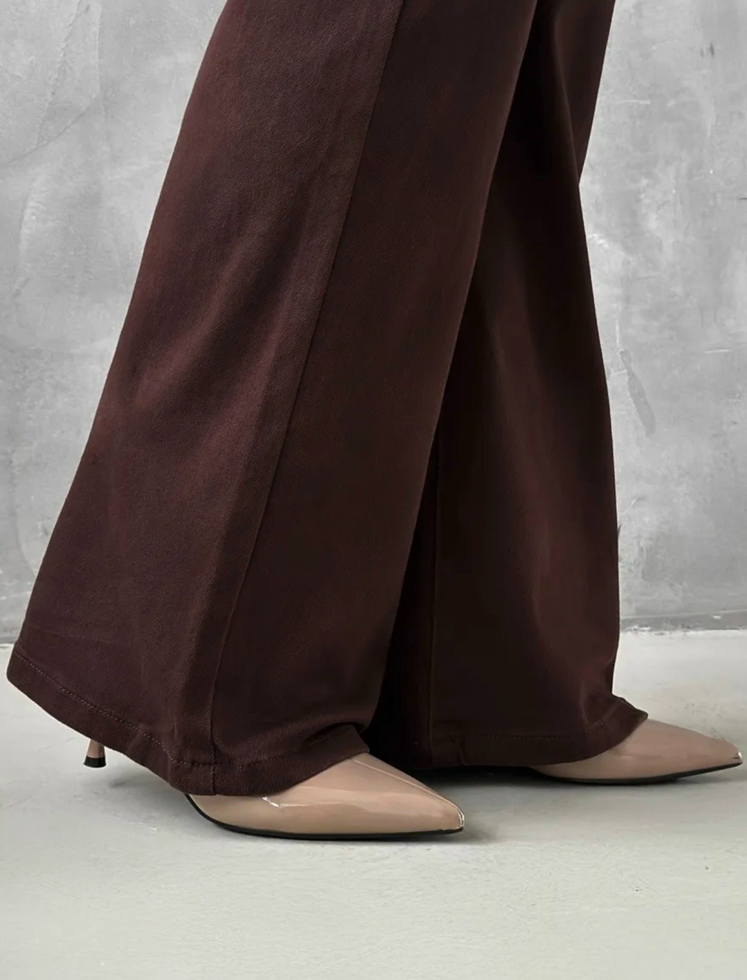 джинсы коричневые,коричневые джинсы клеш женские,женские джинсы коричневые джинсовые расклешенные брюки,коричневые расклешенные джинсы,джинсы клеш женские