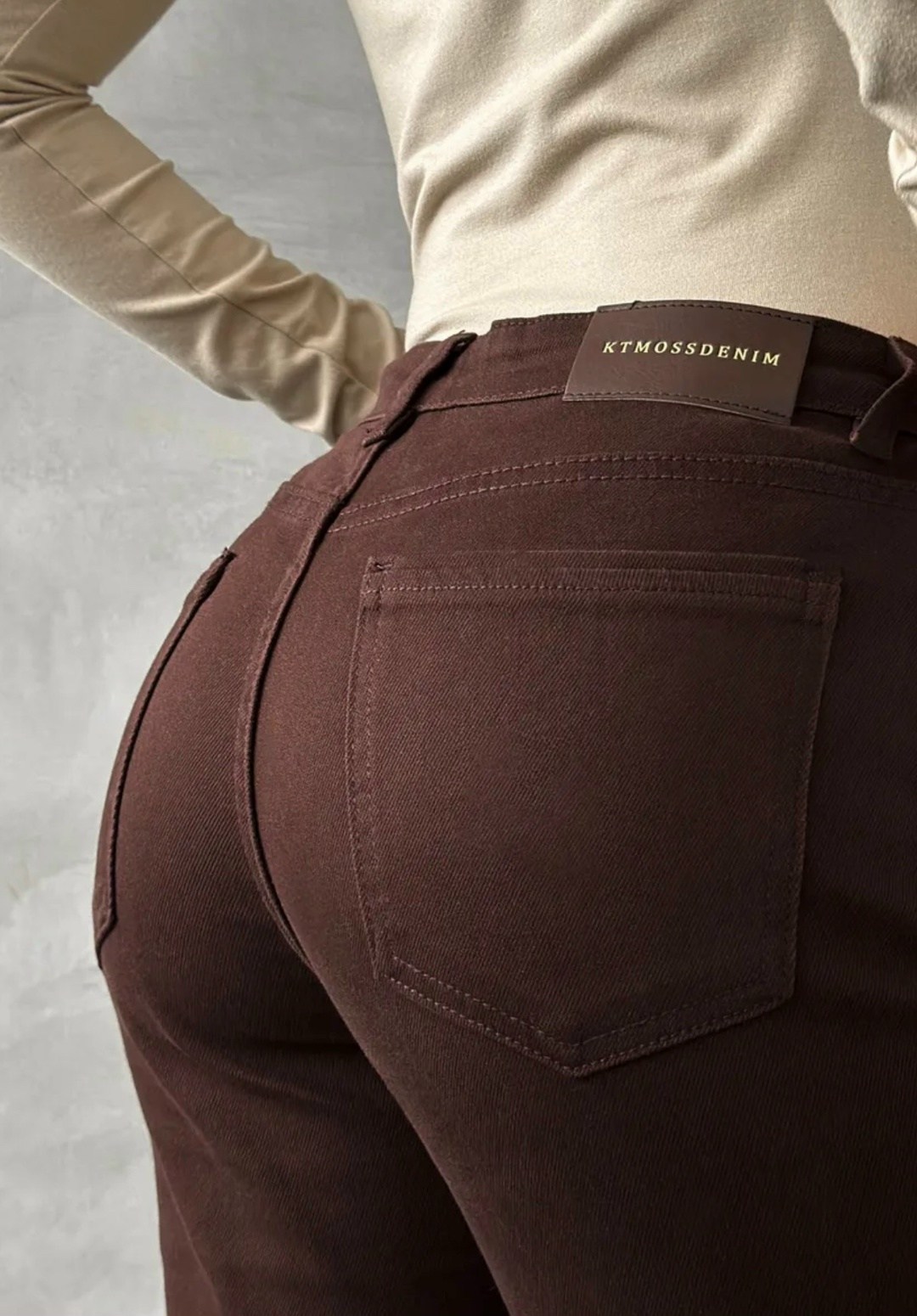 джинсы коричневые,коричневые джинсы клеш женские,женские джинсы коричневые джинсовые расклешенные брюки,коричневые расклешенные джинсы,джинсы клеш женские