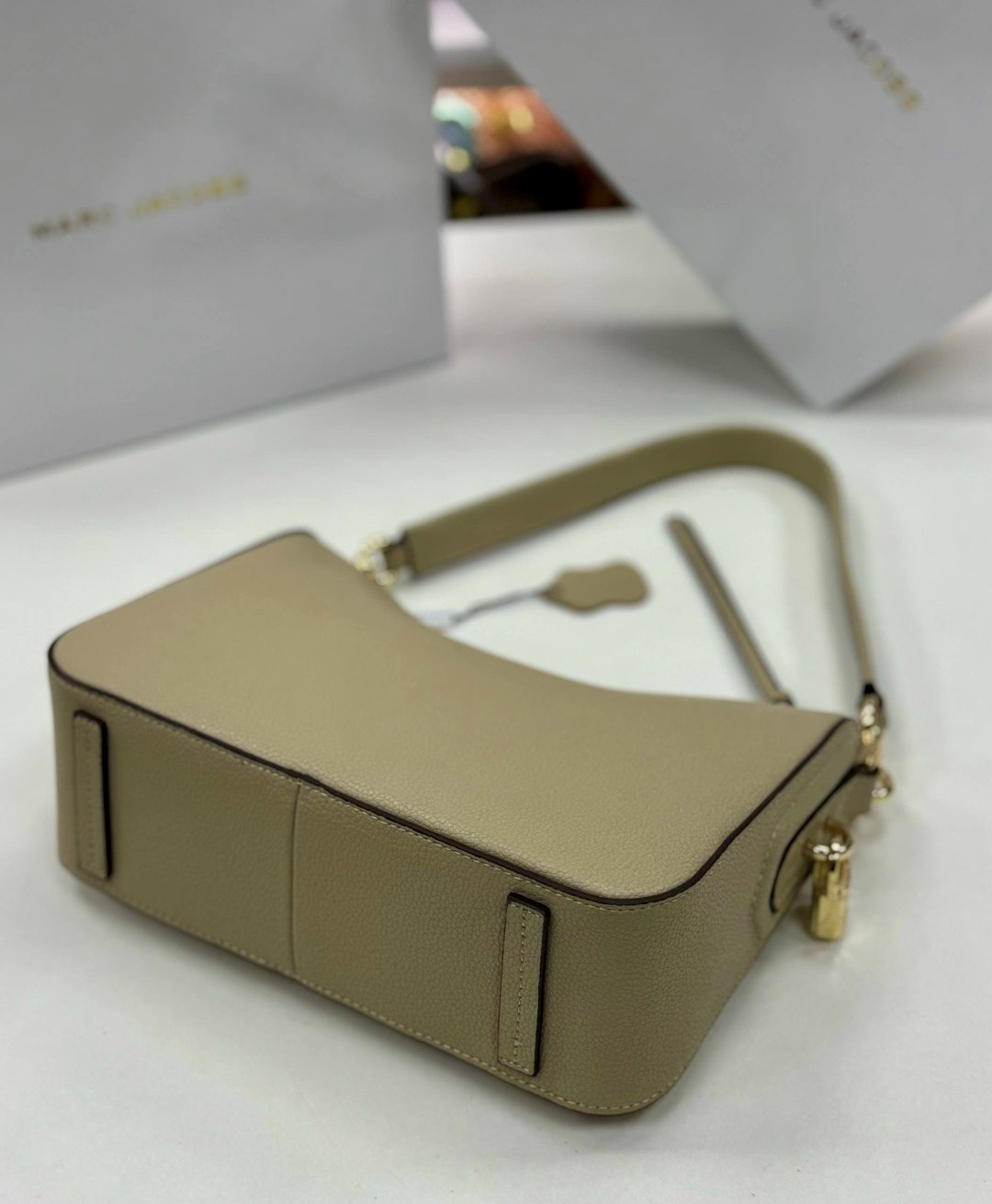 marc jacobs сумка женская,сумка-хобо через плечо marc jacobs,сумка-хобо от marc jacobs из натуральной кожи,сумка marc jacobs натуральная кожа,сумка marc jacobs