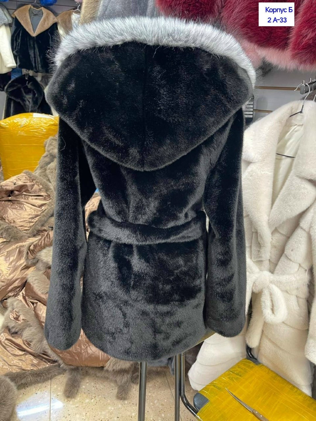 шуба из мутона с капюшоном, отделка блюфрост,шуба из мутона,мутоновая шуба с чернобуркой,мутоновая шуба с песцовым воротником,шуба с песцовым воротником