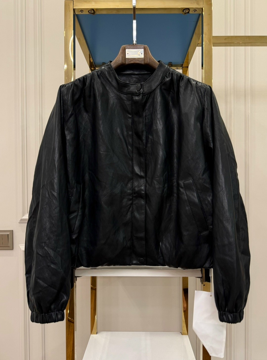 куртка стильная,короткая кожаная куртка женская чёрного цвета,куртка кожаная,бомбер из экокожи женский,куртка бомбер из экокожи