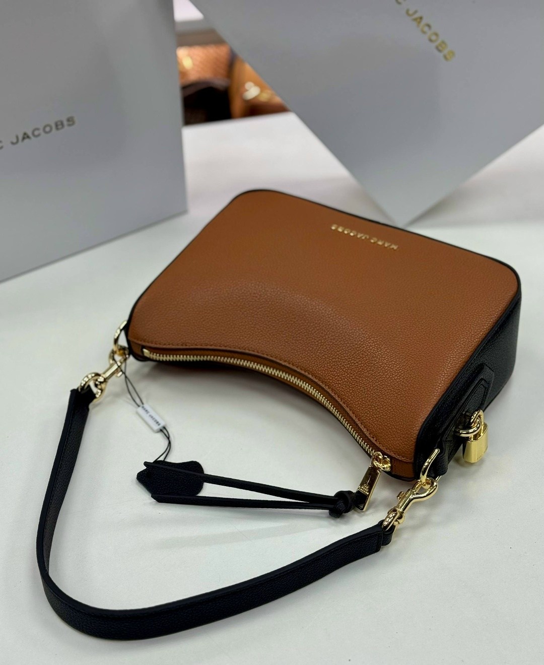 сумка marc jacobs 25-16 см натуральная замша,сумка marc jacobs натуральная кожа,marc jacobs сумка женская,сумка-хобо через плечо marc jacobs,сумка-хобо от marc jacobs из натуральной кожи