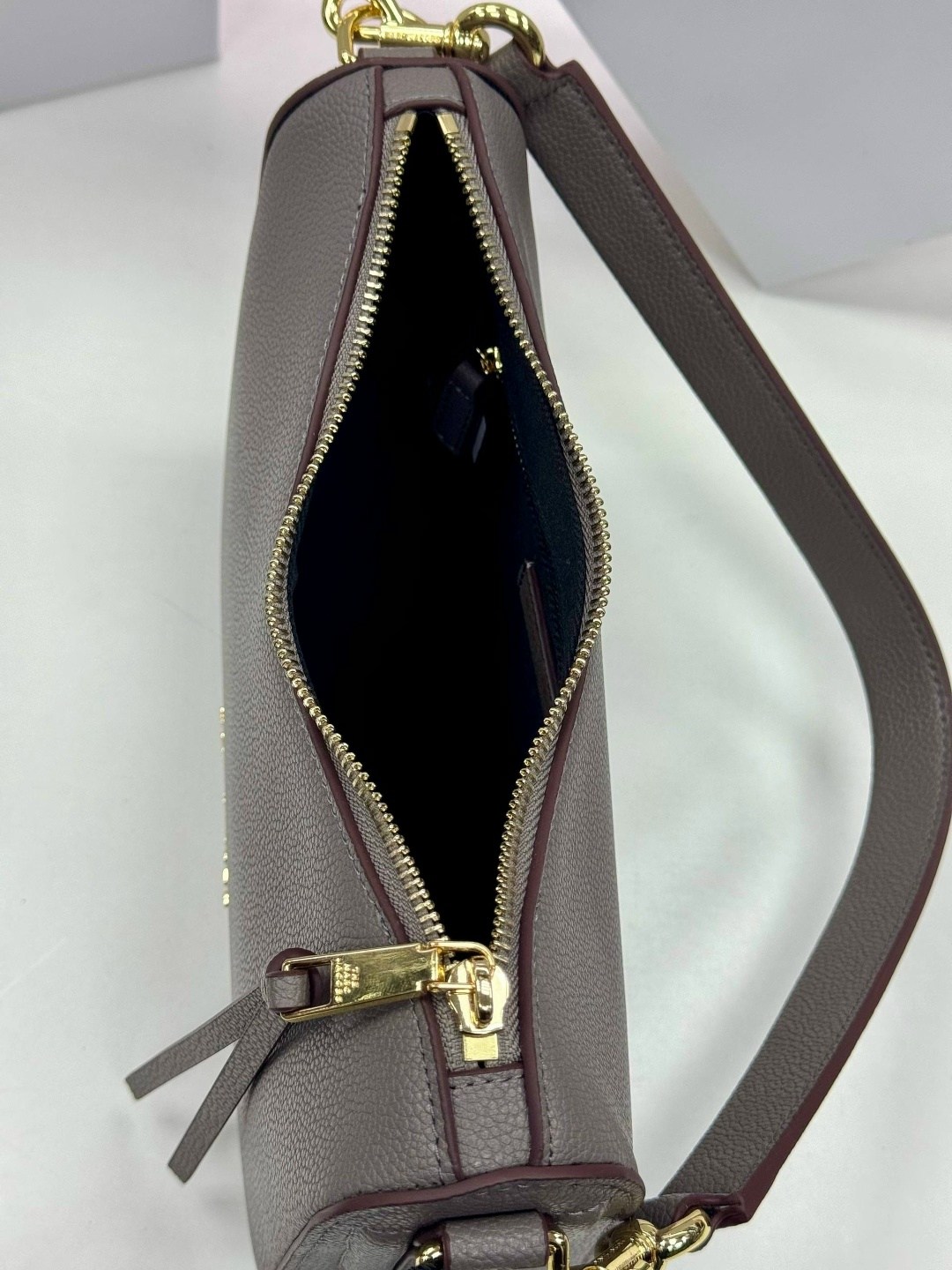 сумка-хобо через плечо marc jacobs,marc jacobs сумка женская,сумка через плечо marc jacobs,женская сумка через плечо marc jacobs,сумка-хобо от marc jacobs из натуральной кожи