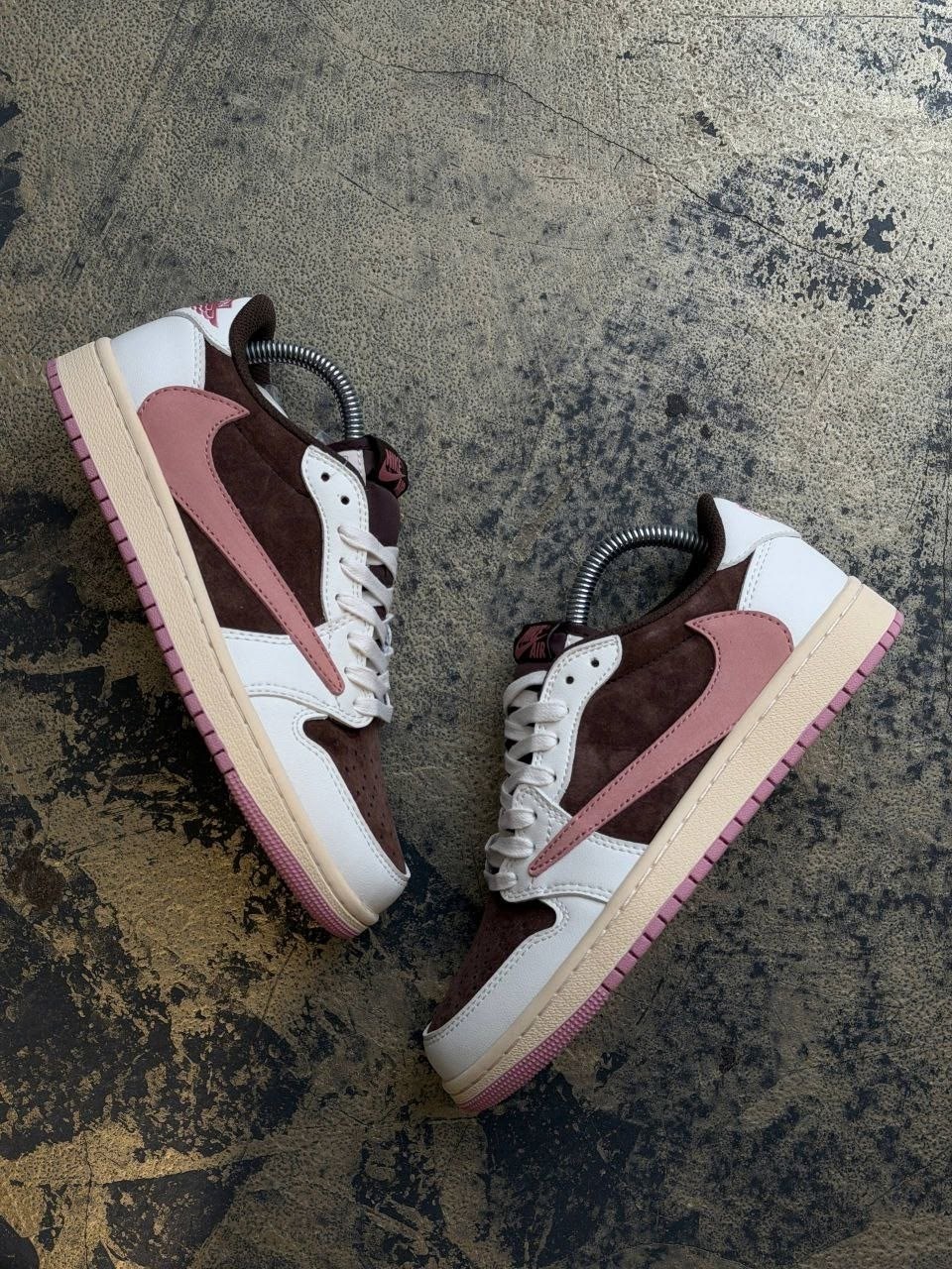 nike air jordan 1 low travis scott,nike air jordan 1 low x travis scott,кеды travis scott x air jordan 1 pink oxford,air jordan 1 low travis scott,nike air jordan 1 low travis scott dark mocha