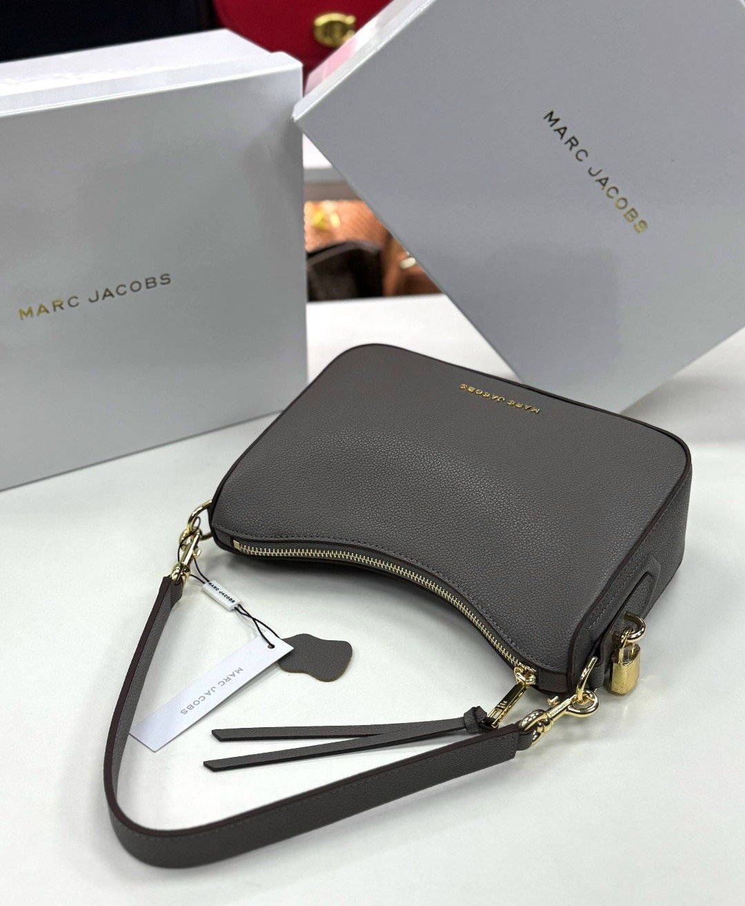 сумка-хобо через плечо marc jacobs,marc jacobs сумка женская,сумка через плечо marc jacobs,женская сумка через плечо marc jacobs,сумка-хобо от marc jacobs из натуральной кожи