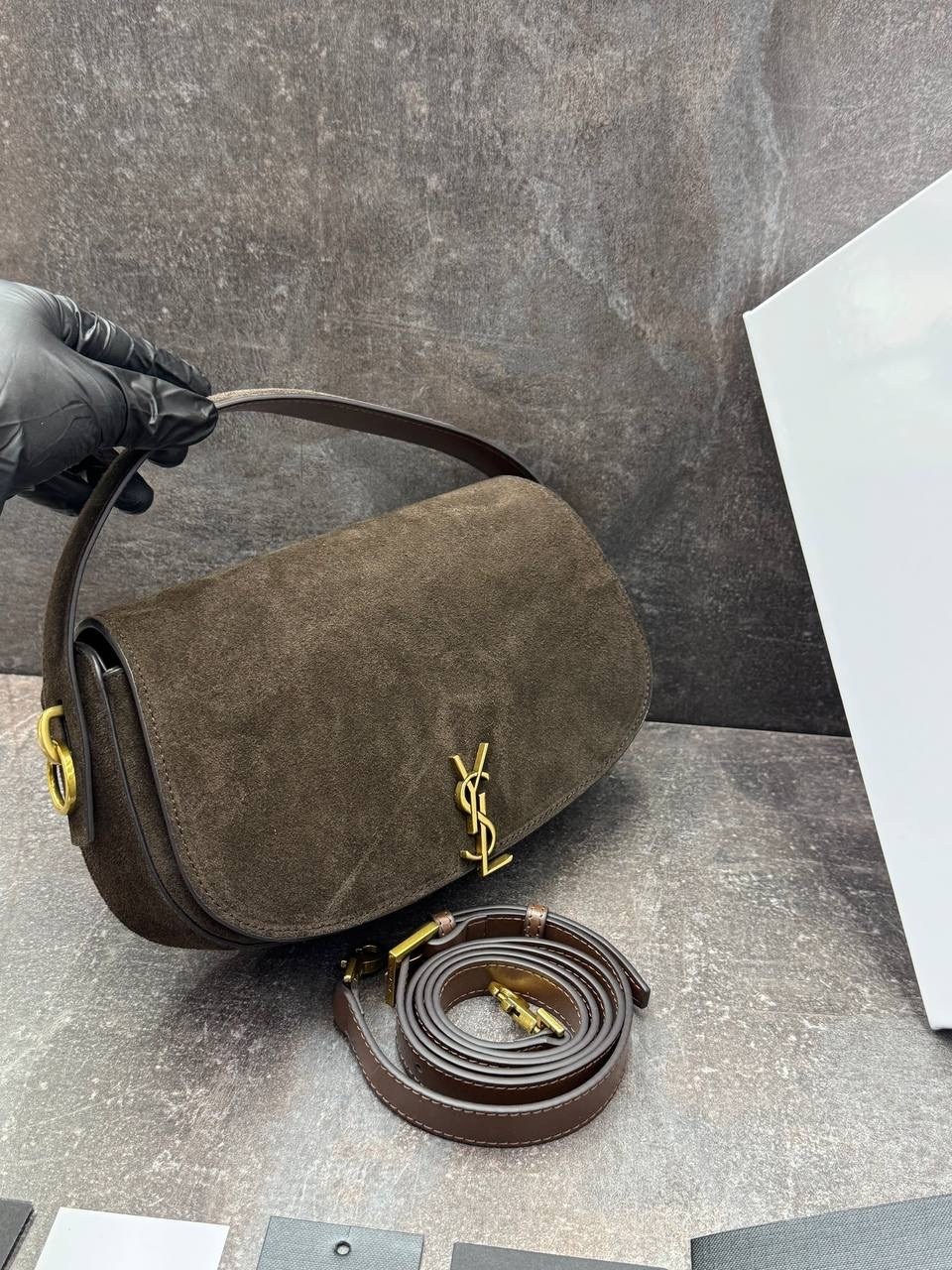 сумка "yves saint laurent",сумка женская yves saint laurent,yves saint laurent женская чёрная замшевая сумка 25x13 см,сумка saint laurent,сумка с ручкой saint laurent ysl замша кожа чёрная