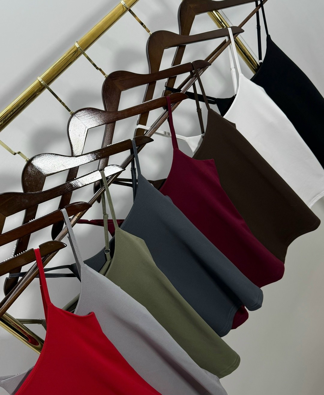 белые брюки,брюки женские,стильная одежда,стильные наряды,брюки свободного кроя