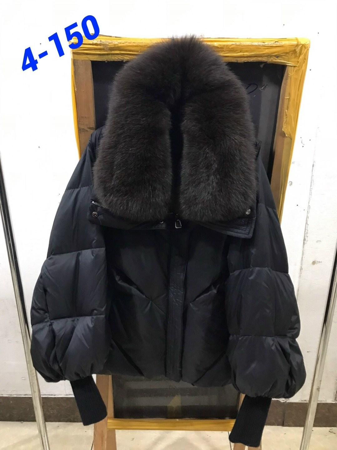 женский пуховик с меховым воротником,пуховик,женская куртка с натуральным мехом,пуховик с натуральным мехом,женские пуховики