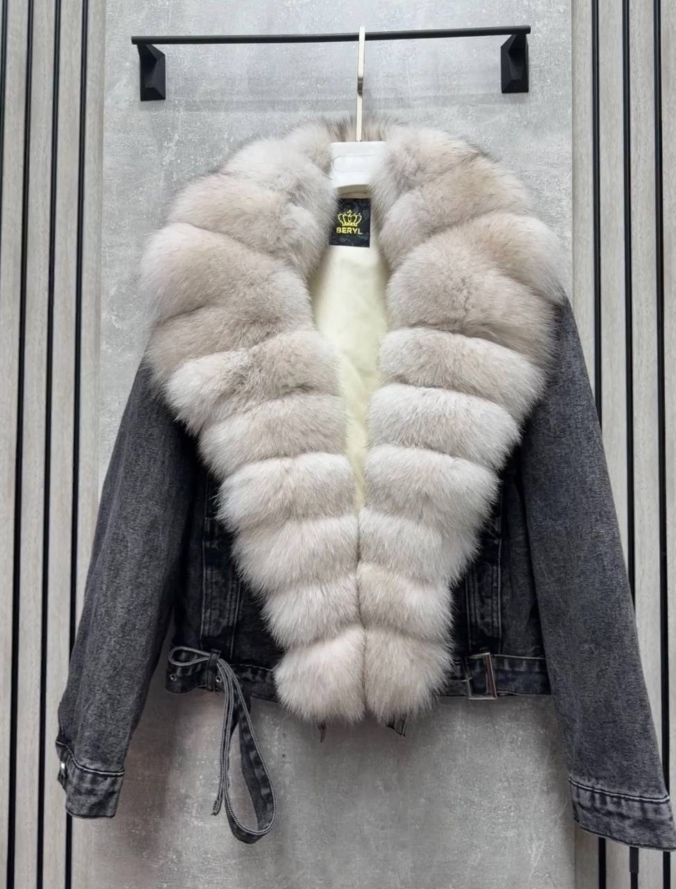джинсовая куртка с натуральным мехом,джинсовая куртка женская с мехом,куртка джинсовая с мехом,джинсовка с мехом женская,куртка женская джинсовая с отделкой из меха песца