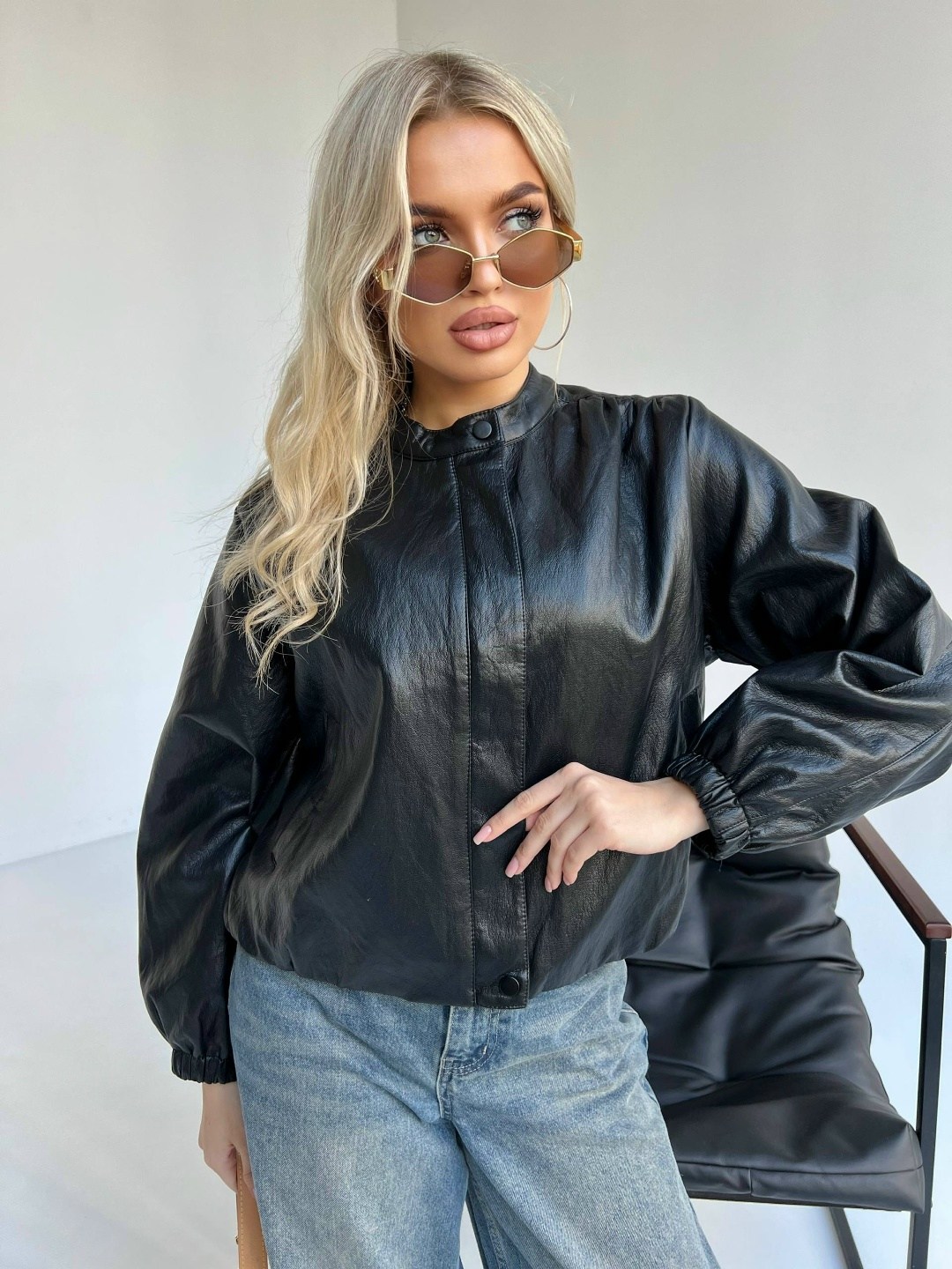 куртка стильная,короткая кожаная куртка женская чёрного цвета,куртка кожаная,бомбер из экокожи женский,куртка бомбер из экокожи