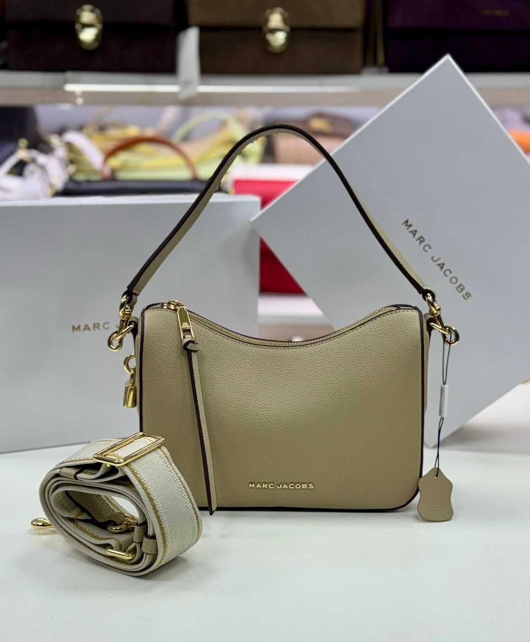 marc jacobs сумка женская,сумка-хобо через плечо marc jacobs,сумка-хобо от marc jacobs из натуральной кожи,сумка marc jacobs натуральная кожа,сумка marc jacobs